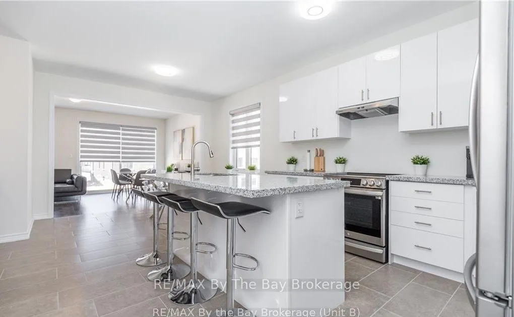 Photo 6 of 85 Sun Valley Avenue, Wasaga Beach — HOMEH
