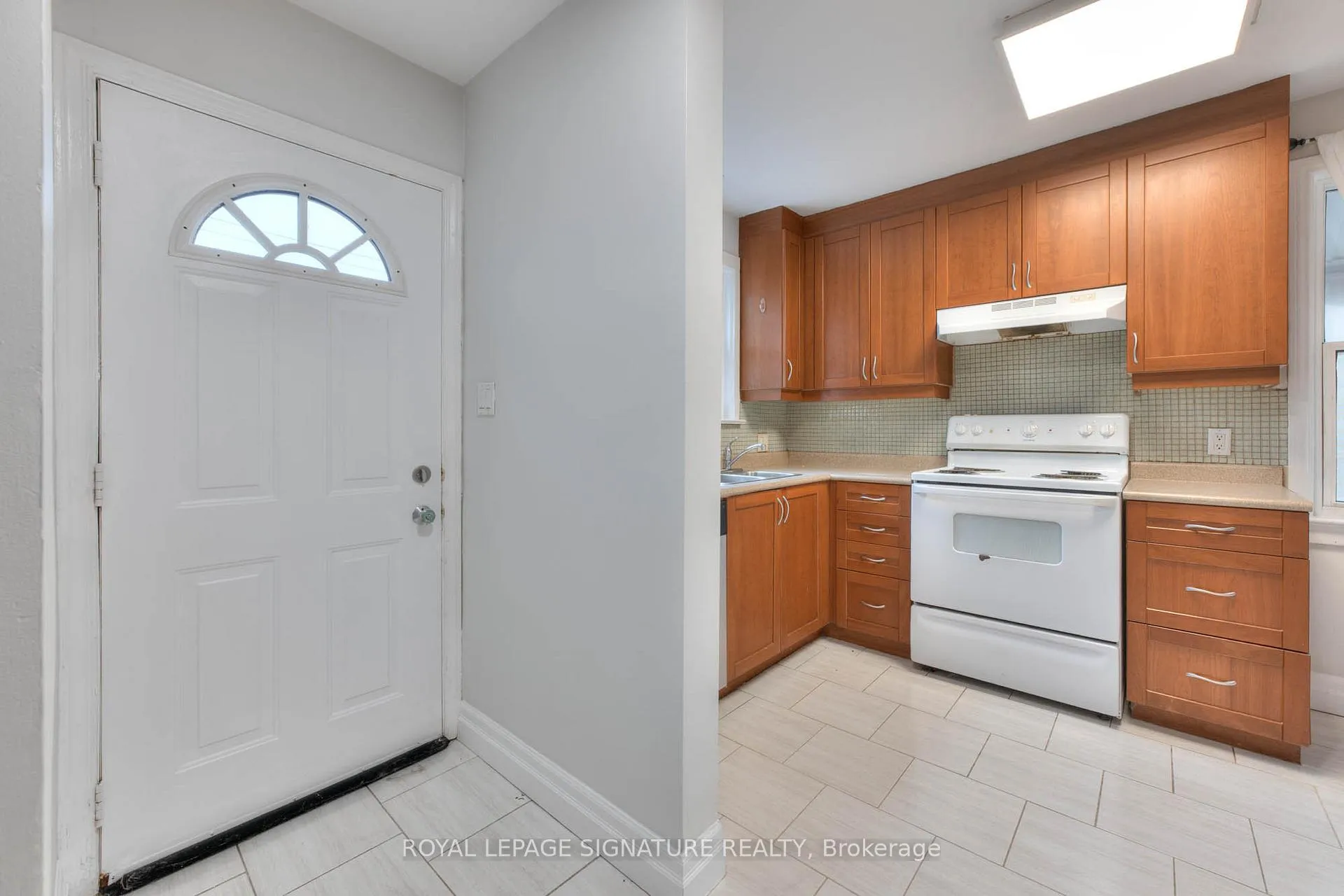 Photo 3 of 839 Stirling Avenue S, Kitchener, Meinzinger — HOMEH