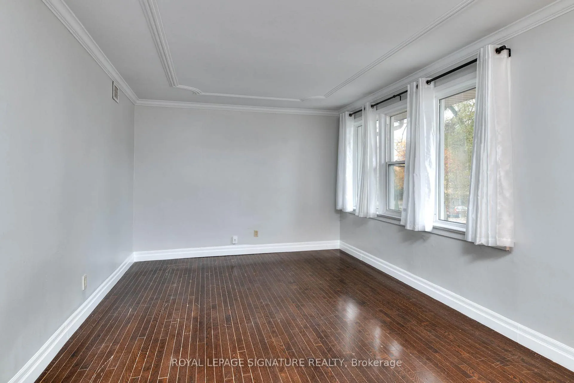Photo 5 of 839 Stirling Avenue S, Kitchener, Meinzinger — HOMEH