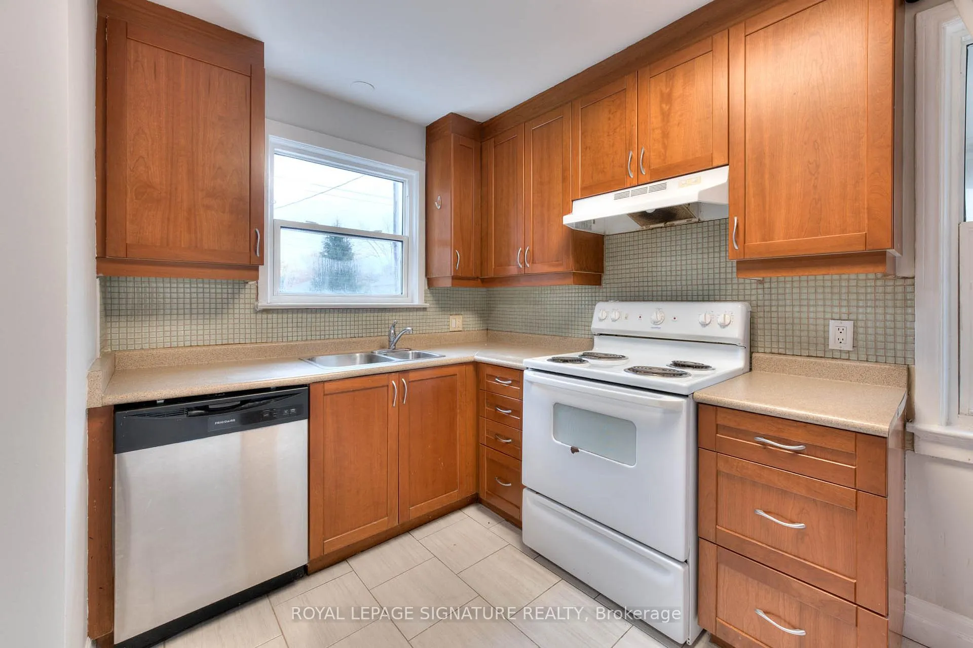 Photo 6 of 839 Stirling Avenue S, Kitchener, Meinzinger — HOMEH