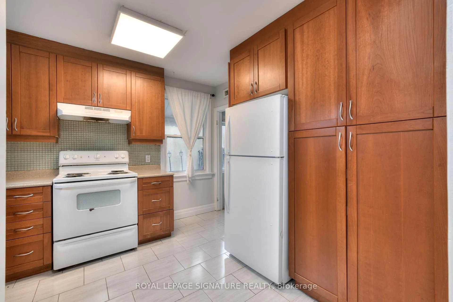 Photo 7 of 839 Stirling Avenue S, Kitchener, Meinzinger — HOMEH