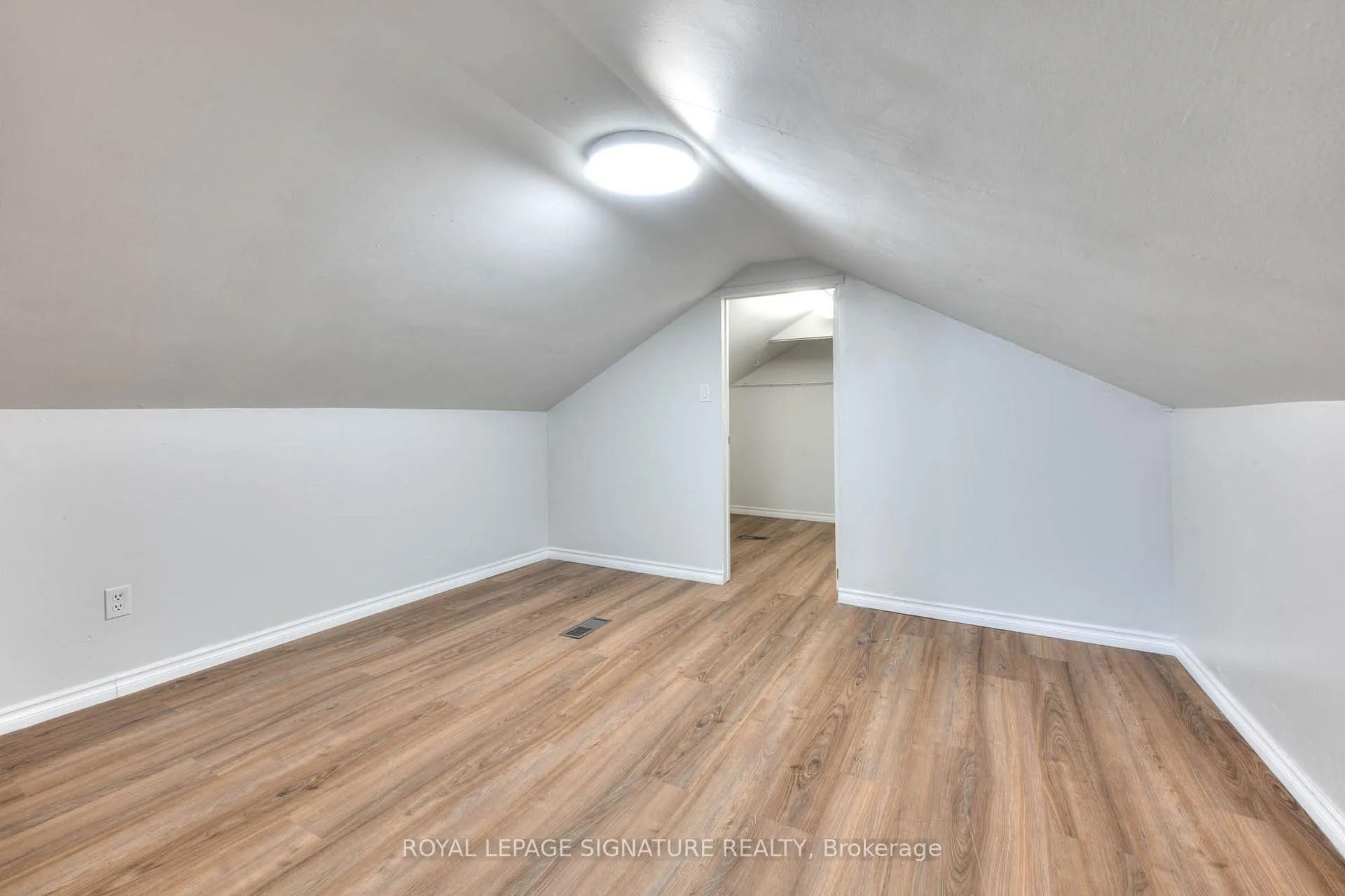 Photo 17 of 839 Stirling Avenue S, Kitchener, Meinzinger — HOMEH