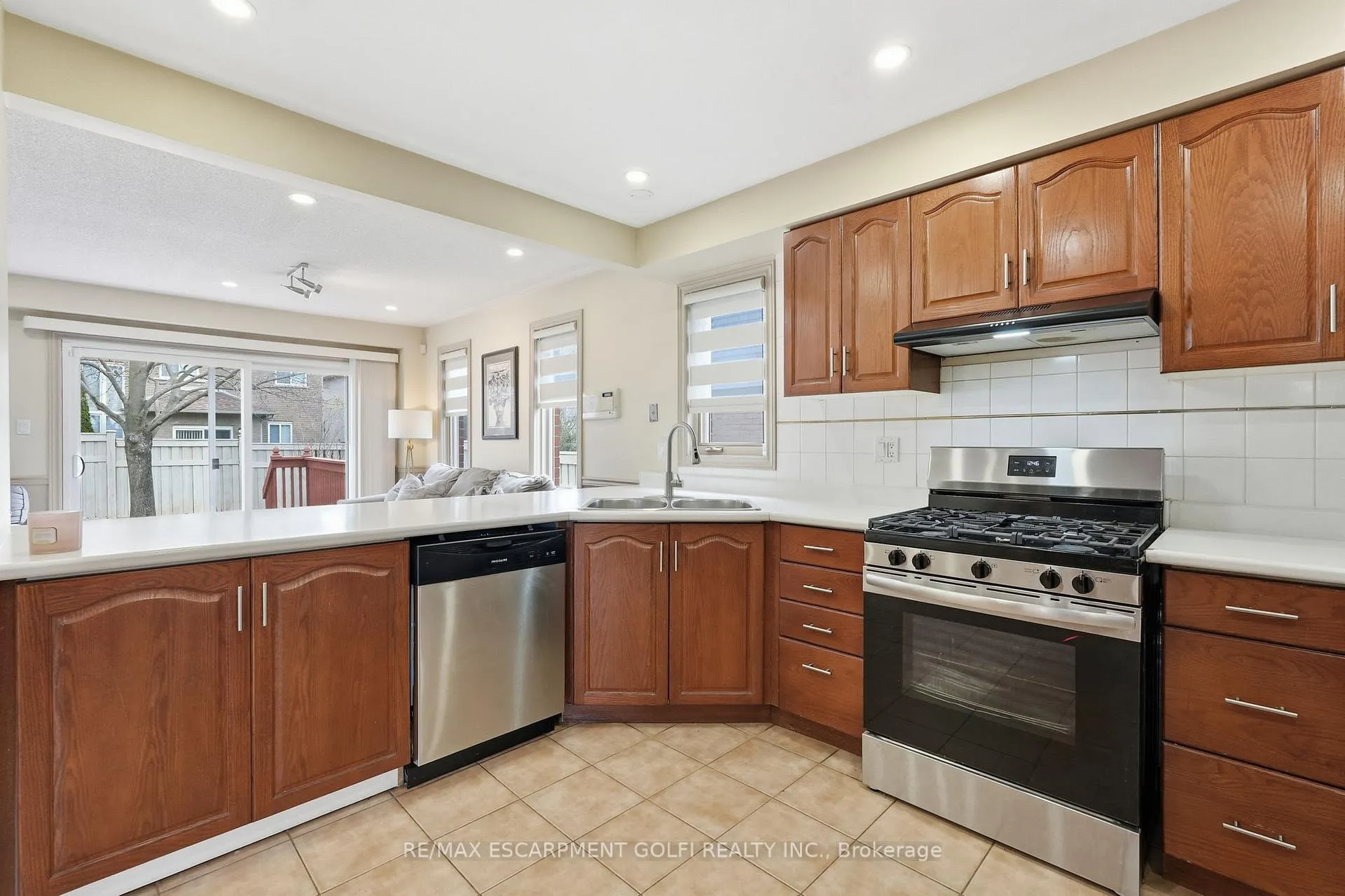Photo 6 of 113 Meadowlands Boulevard, Hamilton, Meadowlands — HOMEH