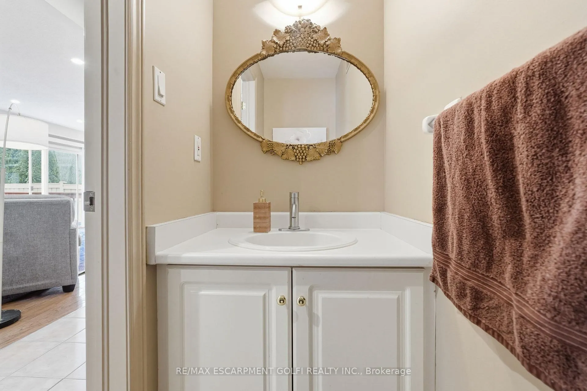 Photo 10 of 113 Meadowlands Boulevard, Hamilton, Meadowlands — HOMEH