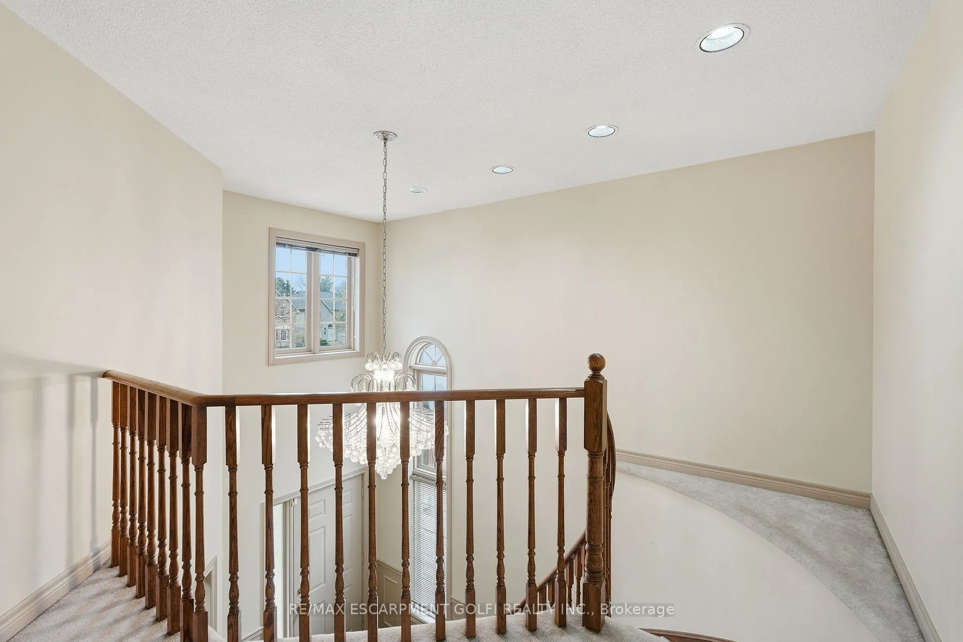 Photo 11 of 113 Meadowlands Boulevard, Hamilton, Meadowlands — HOMEH
