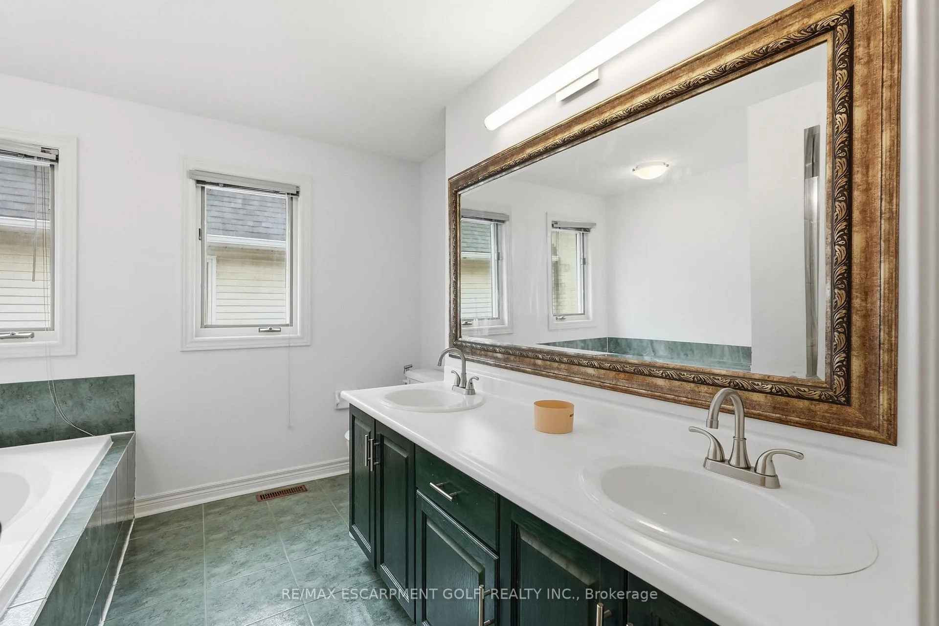 Photo 15 of 113 Meadowlands Boulevard, Hamilton, Meadowlands — HOMEH