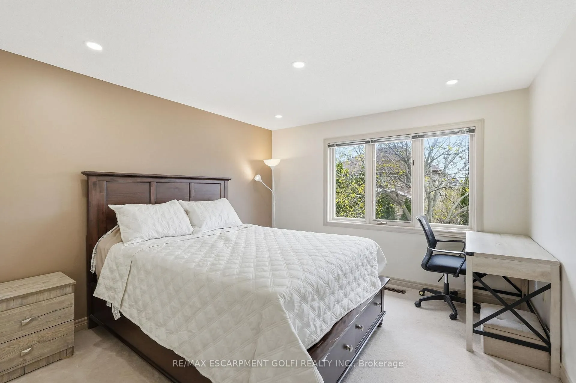 Photo 16 of 113 Meadowlands Boulevard, Hamilton, Meadowlands — HOMEH