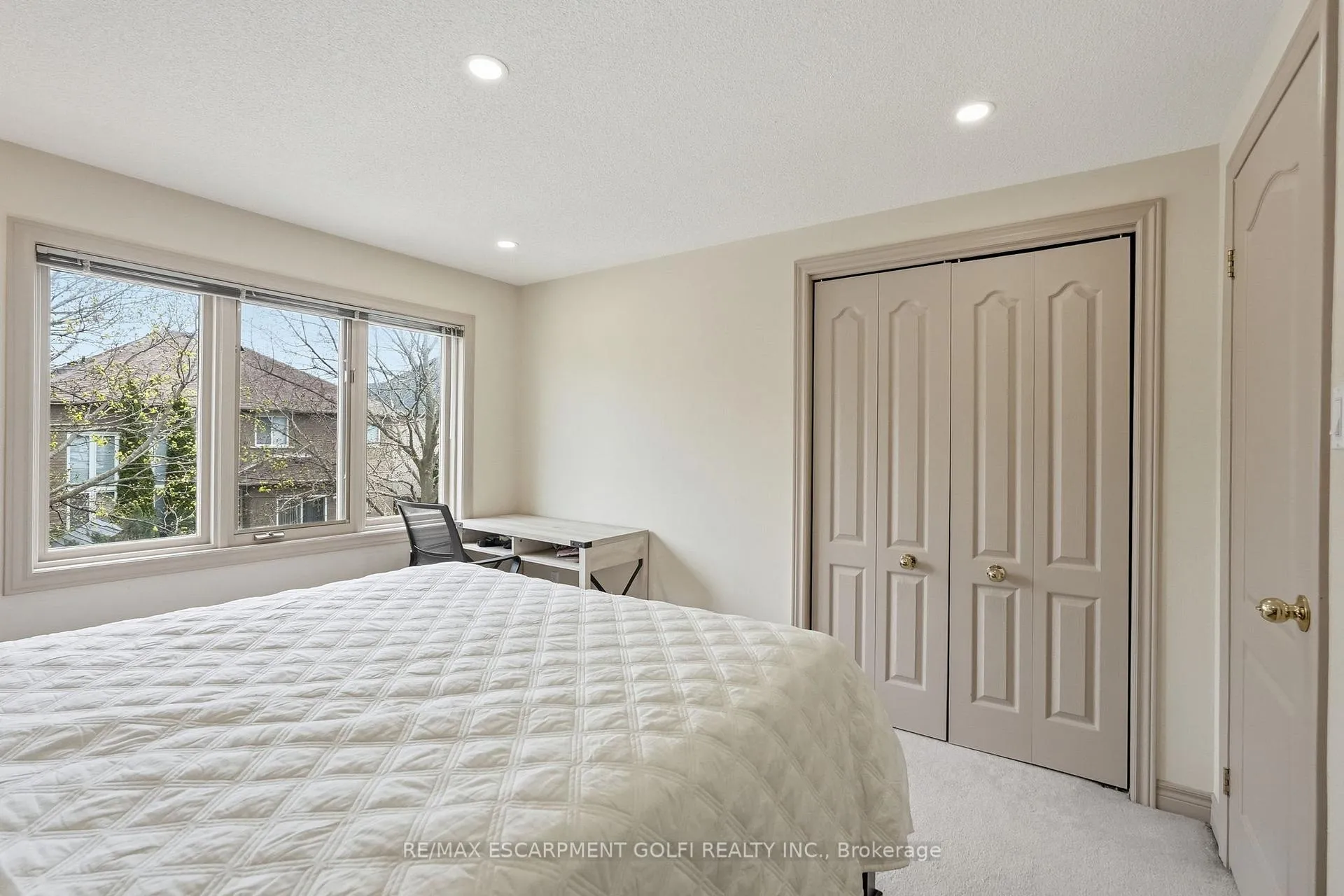 Photo 17 of 113 Meadowlands Boulevard, Hamilton, Meadowlands — HOMEH