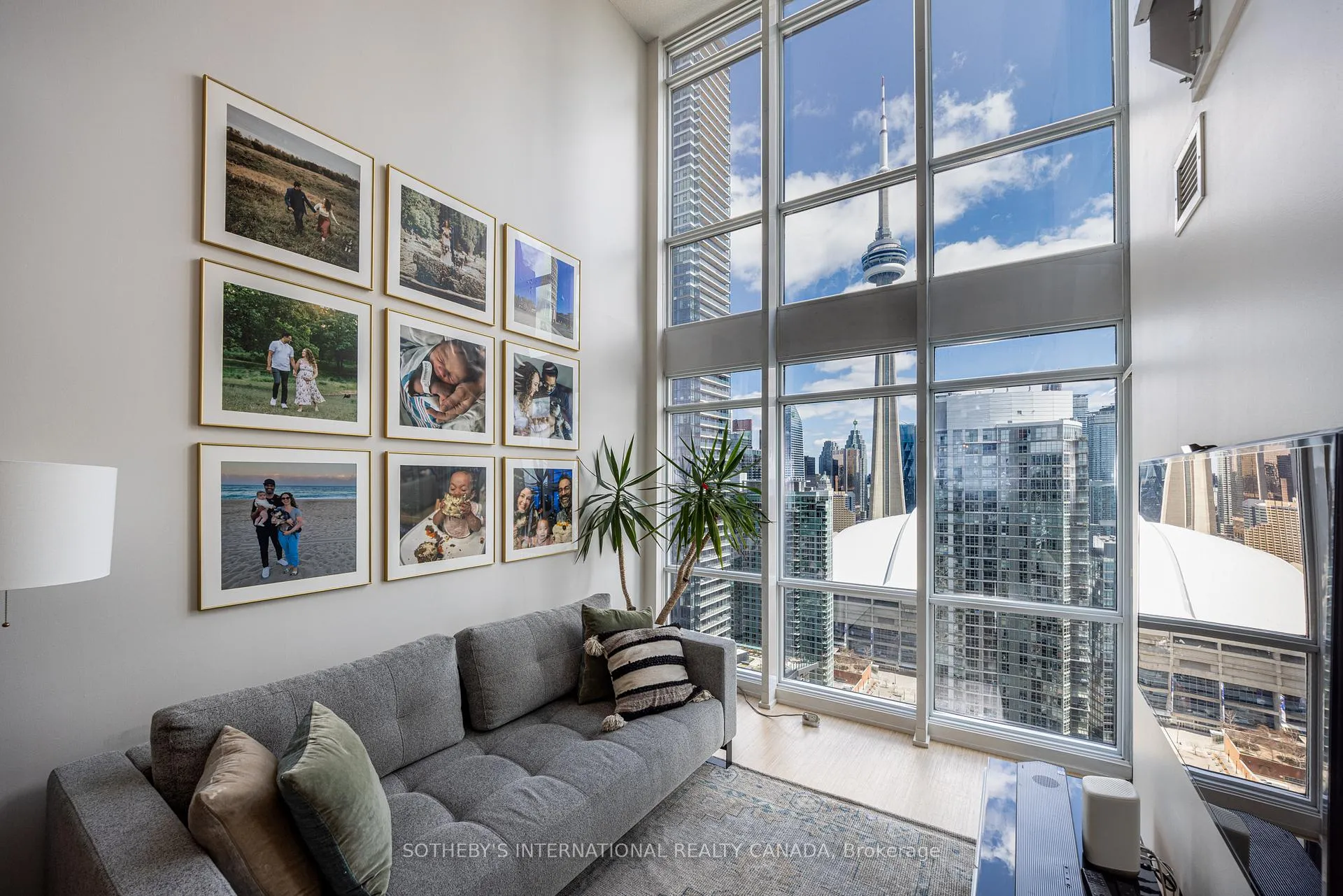 Photo 4 of Unit 4308, 15 Fort York Boulevard, Toronto, Waterfront Communities — HOMEH