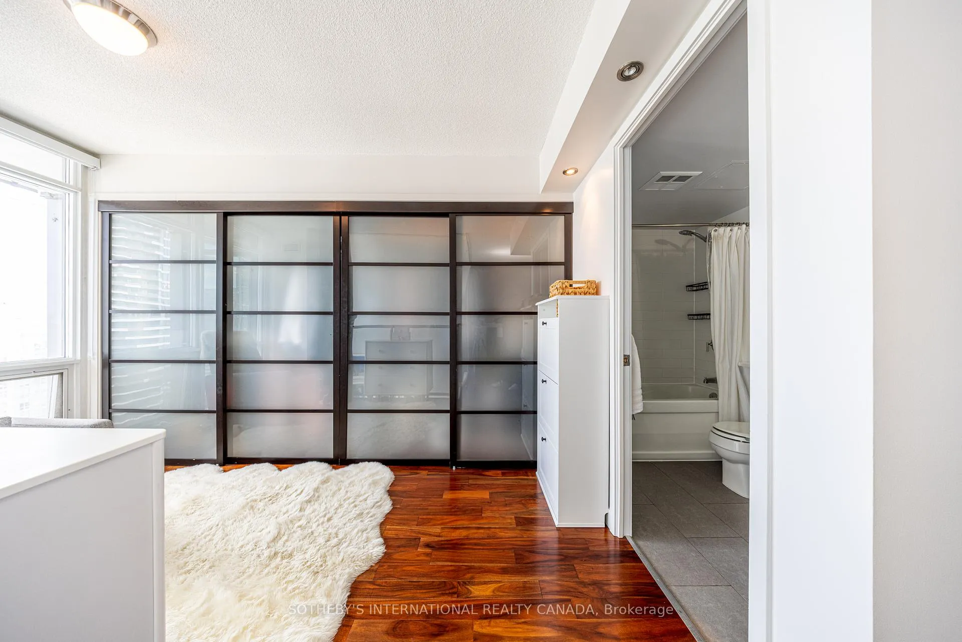 Photo 14 of Unit 4308, 15 Fort York Boulevard, Toronto, Waterfront Communities — HOMEH