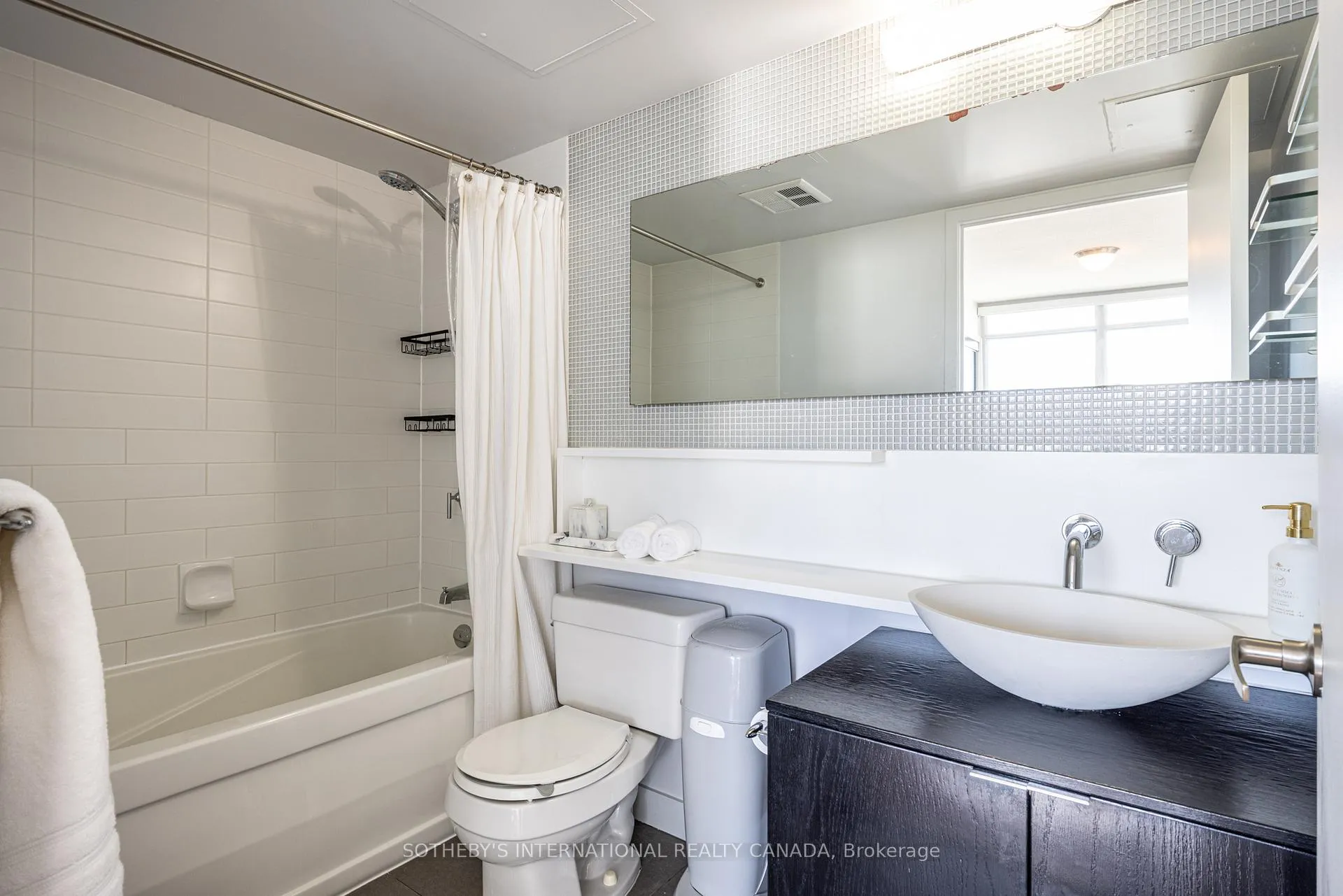Photo 17 of Unit 4308, 15 Fort York Boulevard, Toronto, Waterfront Communities — HOMEH