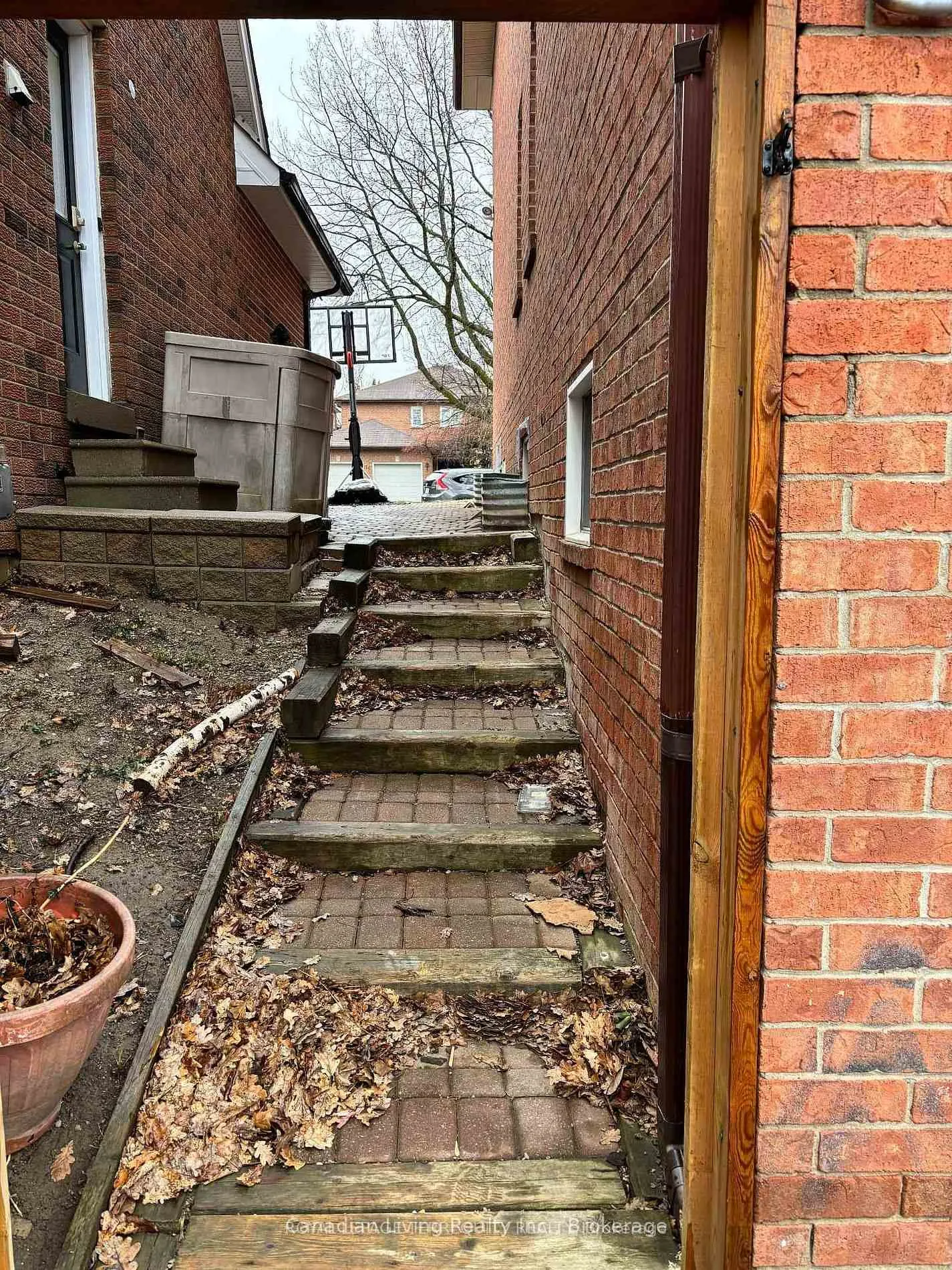Photo 17 of 19 Cygnus Drive, Richmond Hill, Observatory — HOMEH