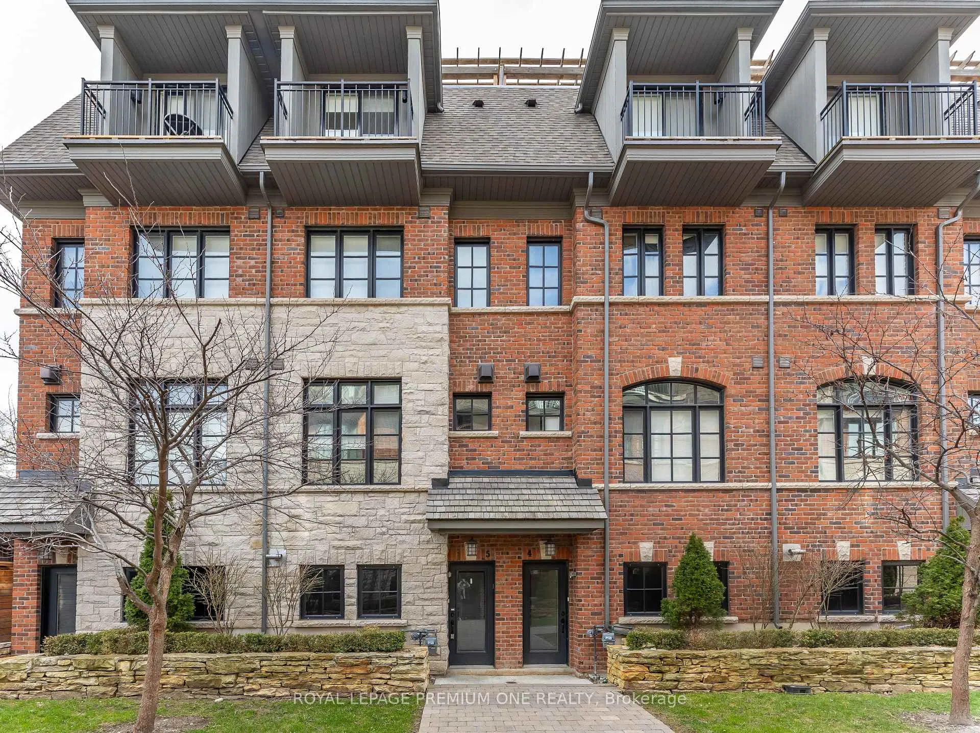 Front of Unit 5, 2 Salvador Allende Court