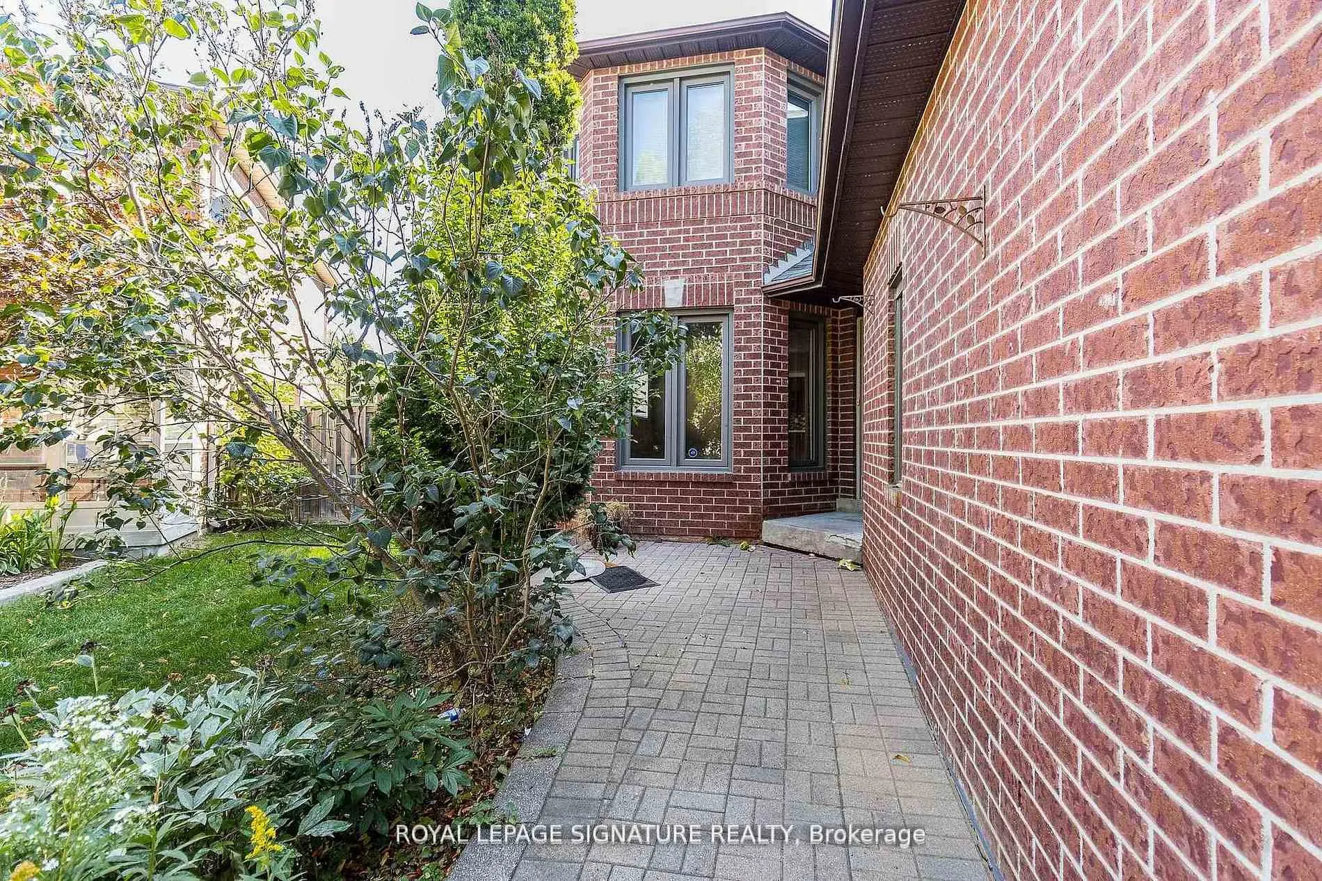 Photo 2 of 37 Richwood Crescent, Brampton, Bram West — HOMEH