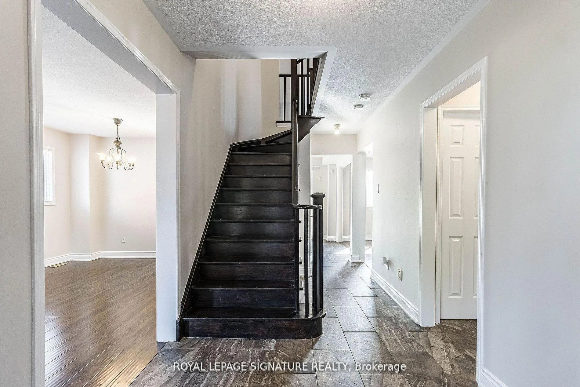 Photo 3 of 37 Richwood Crescent, Brampton, Bram West — HOMEH
