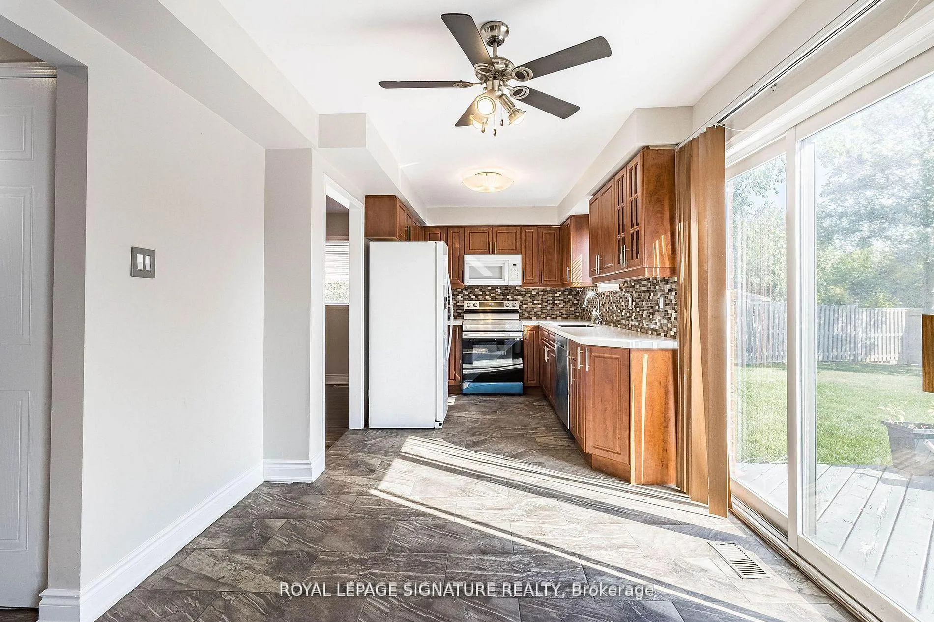 Photo 4 of 37 Richwood Crescent, Brampton, Bram West — HOMEH