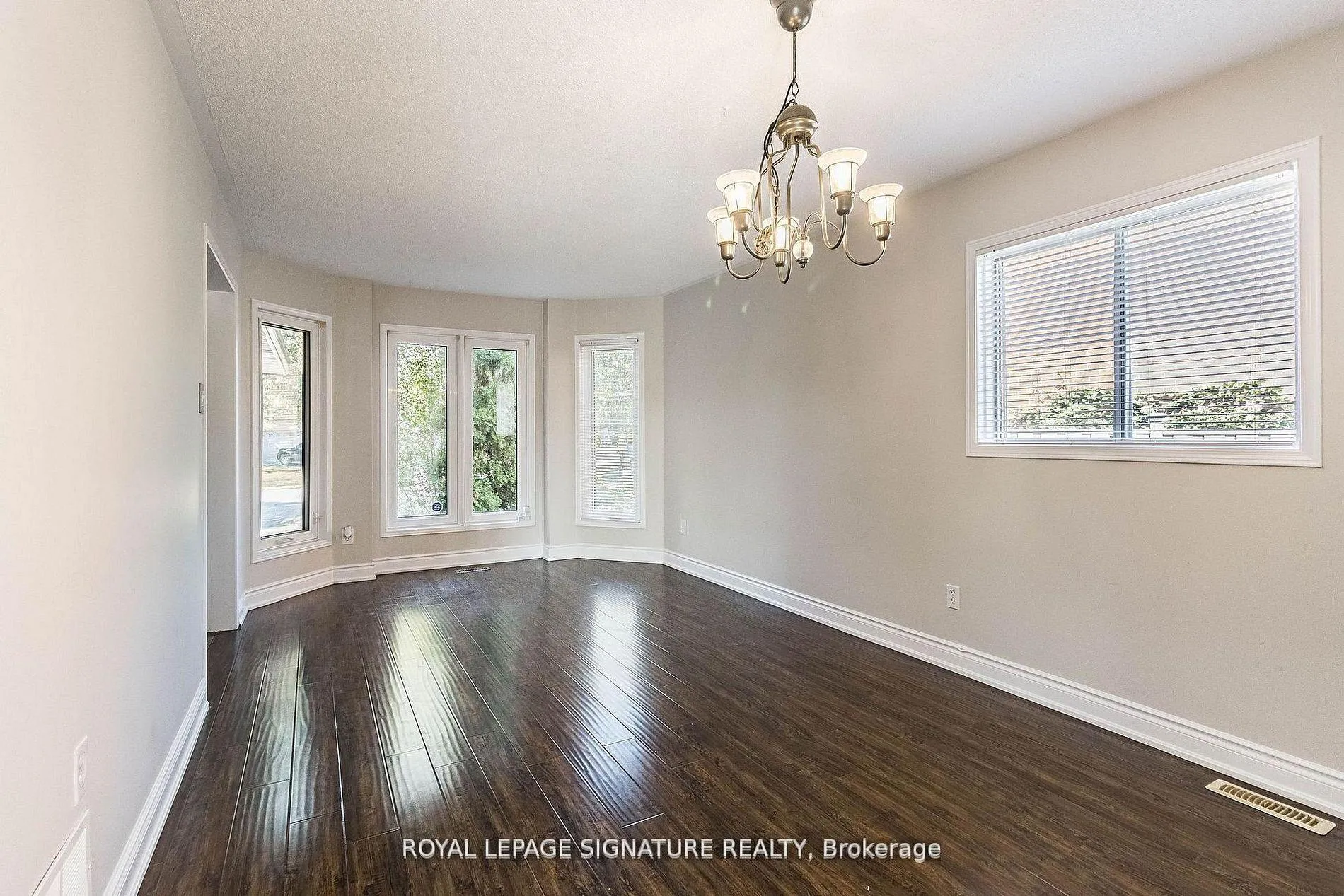 Photo 12 of 37 Richwood Crescent, Brampton, Bram West — HOMEH