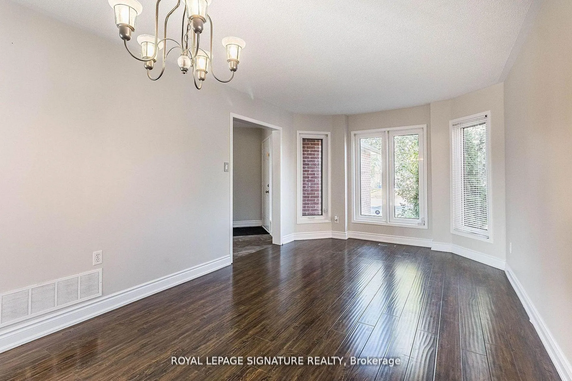 Photo 13 of 37 Richwood Crescent, Brampton, Bram West — HOMEH