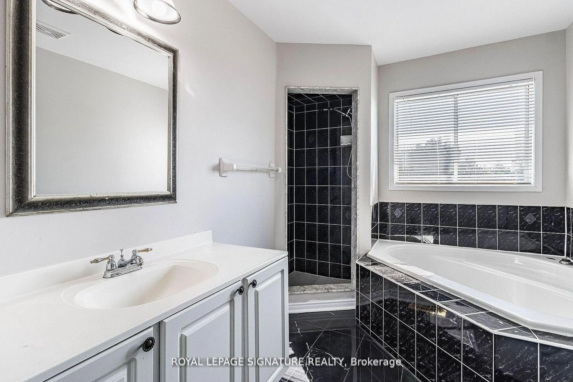 Photo 21 of 37 Richwood Crescent, Brampton, Bram West — HOMEH