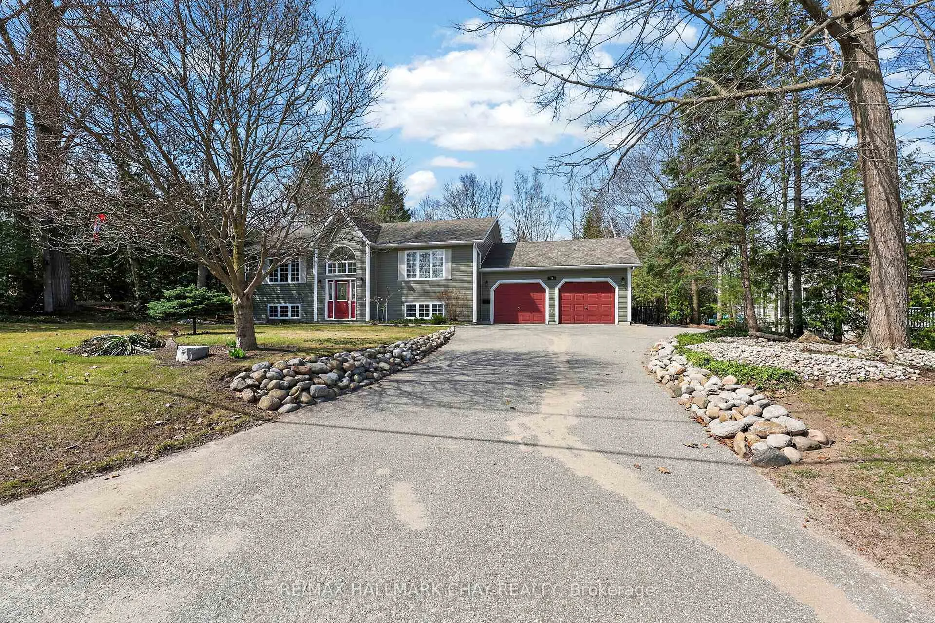 Photo 2 of 34 Rodrium Road, Wasaga Beach — HOMEH