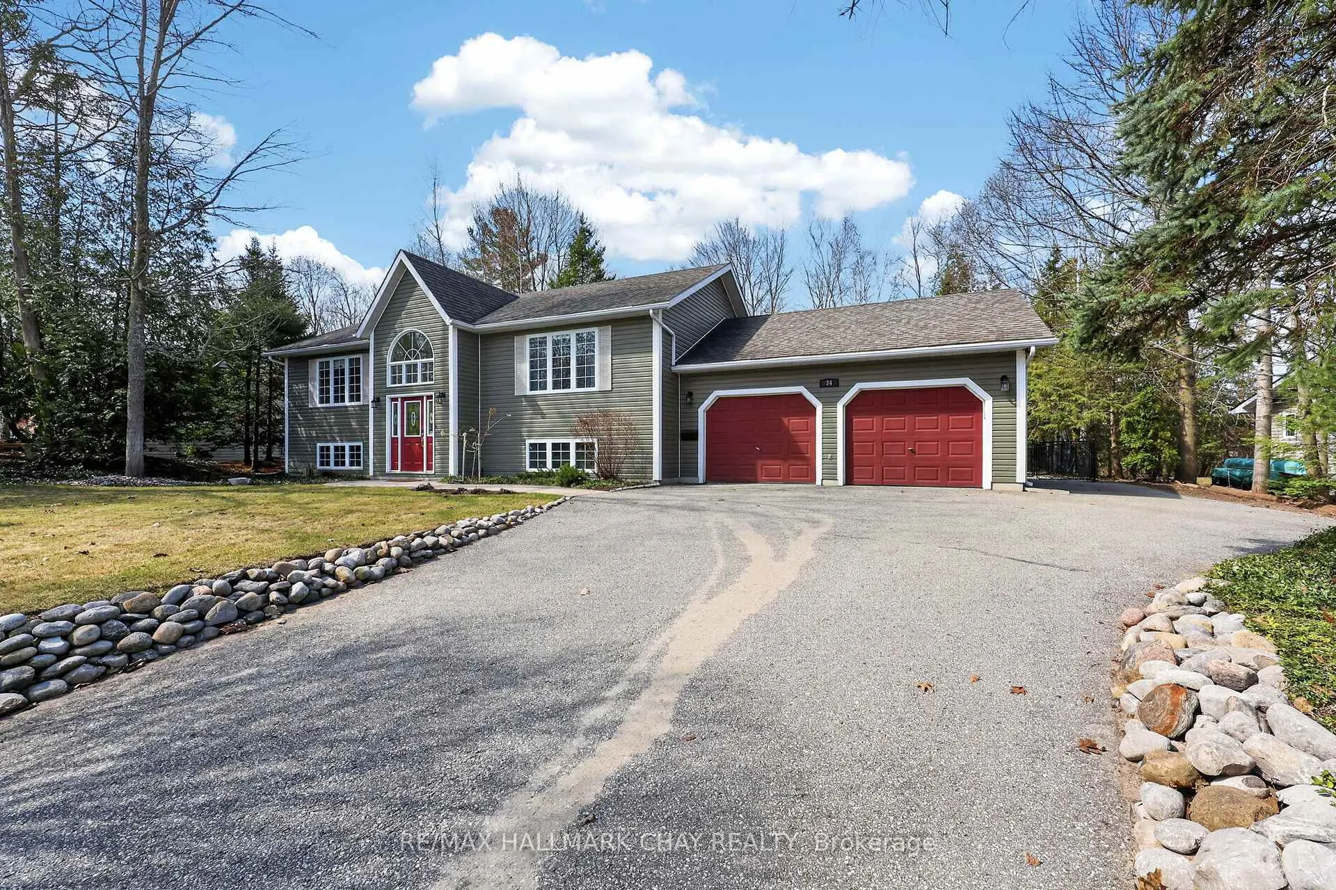 Photo 3 of 34 Rodrium Road, Wasaga Beach — HOMEH