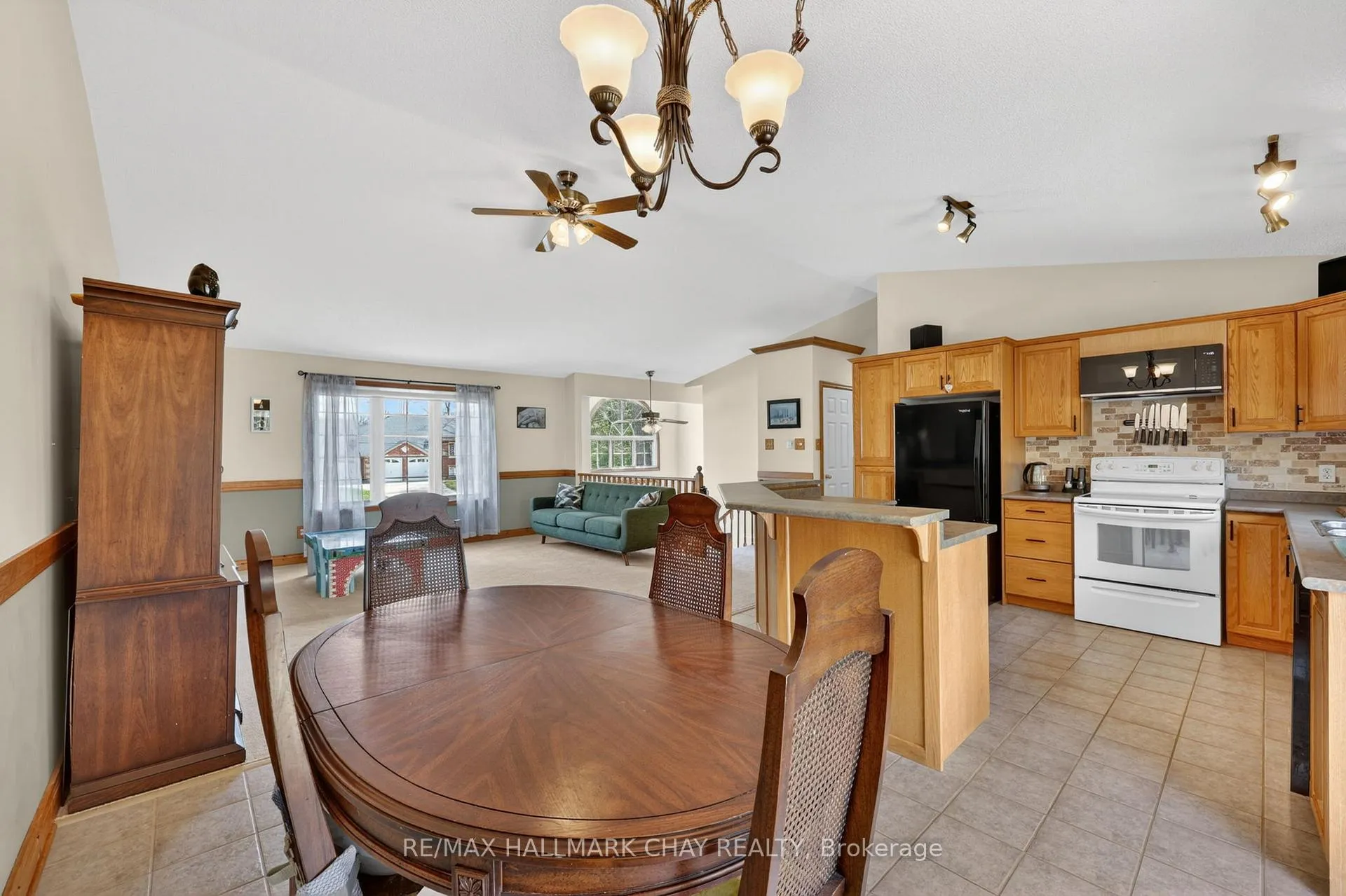Photo 15 of 34 Rodrium Road, Wasaga Beach — HOMEH