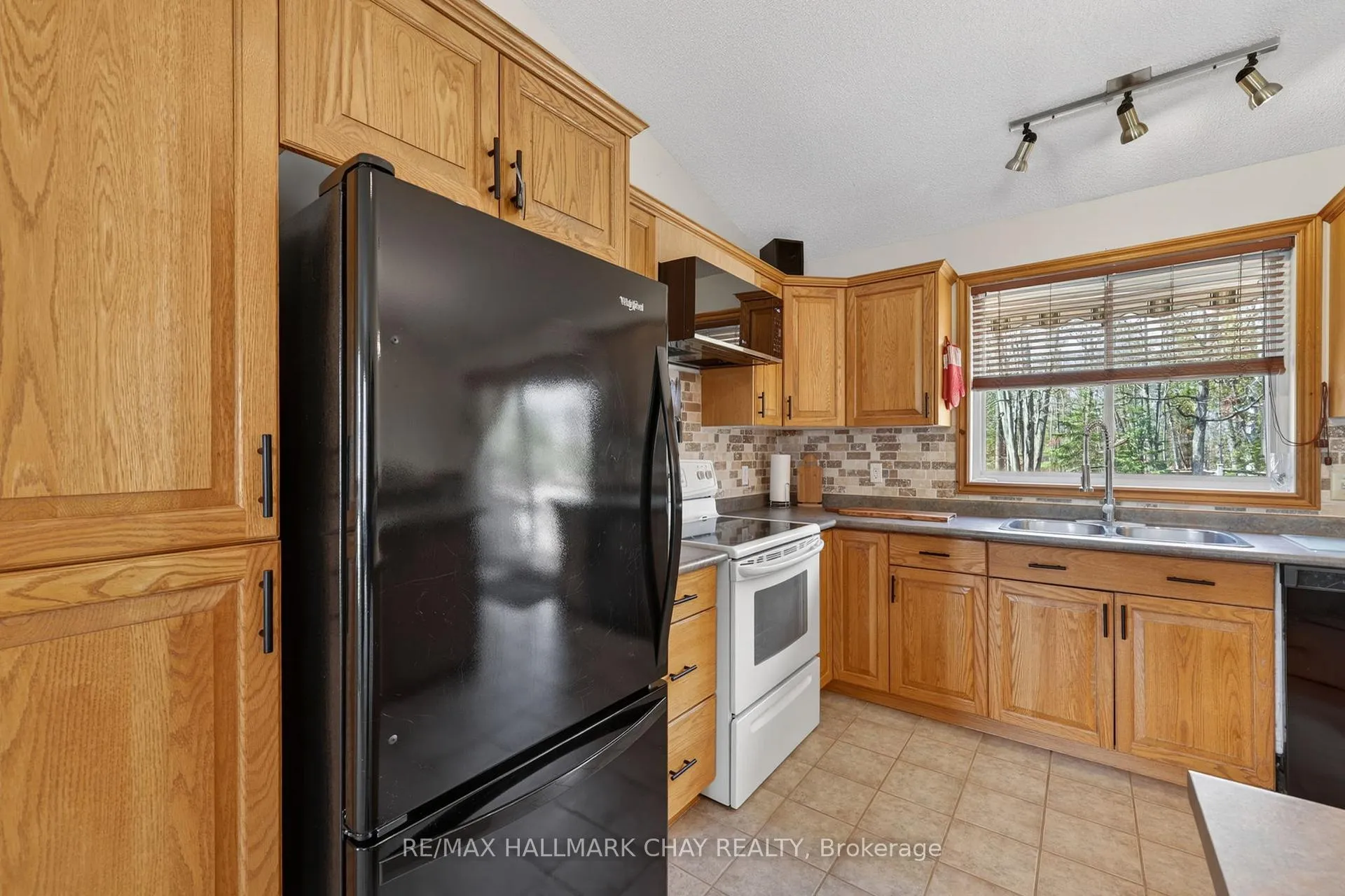 Photo 19 of 34 Rodrium Road, Wasaga Beach — HOMEH