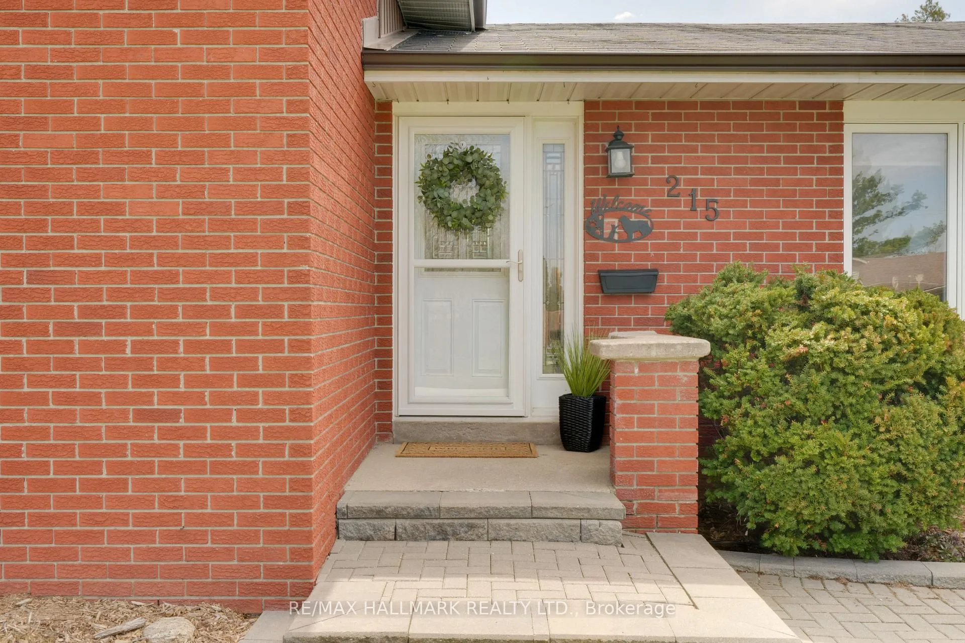 Photo 5 of 215 Parkside Crescent, Innisfil, Stroud — HOMEH