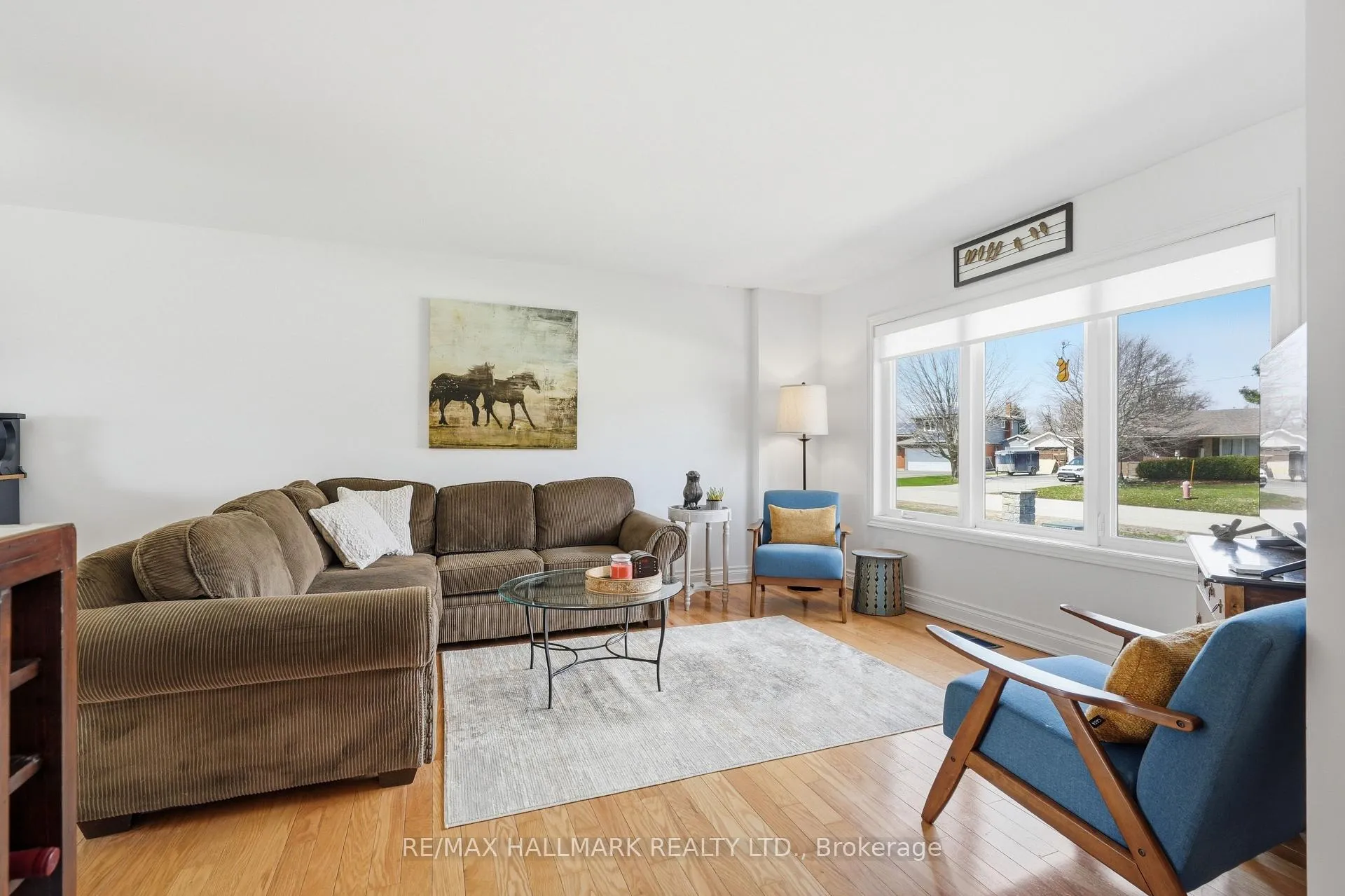 Photo 8 of 215 Parkside Crescent, Innisfil, Stroud — HOMEH