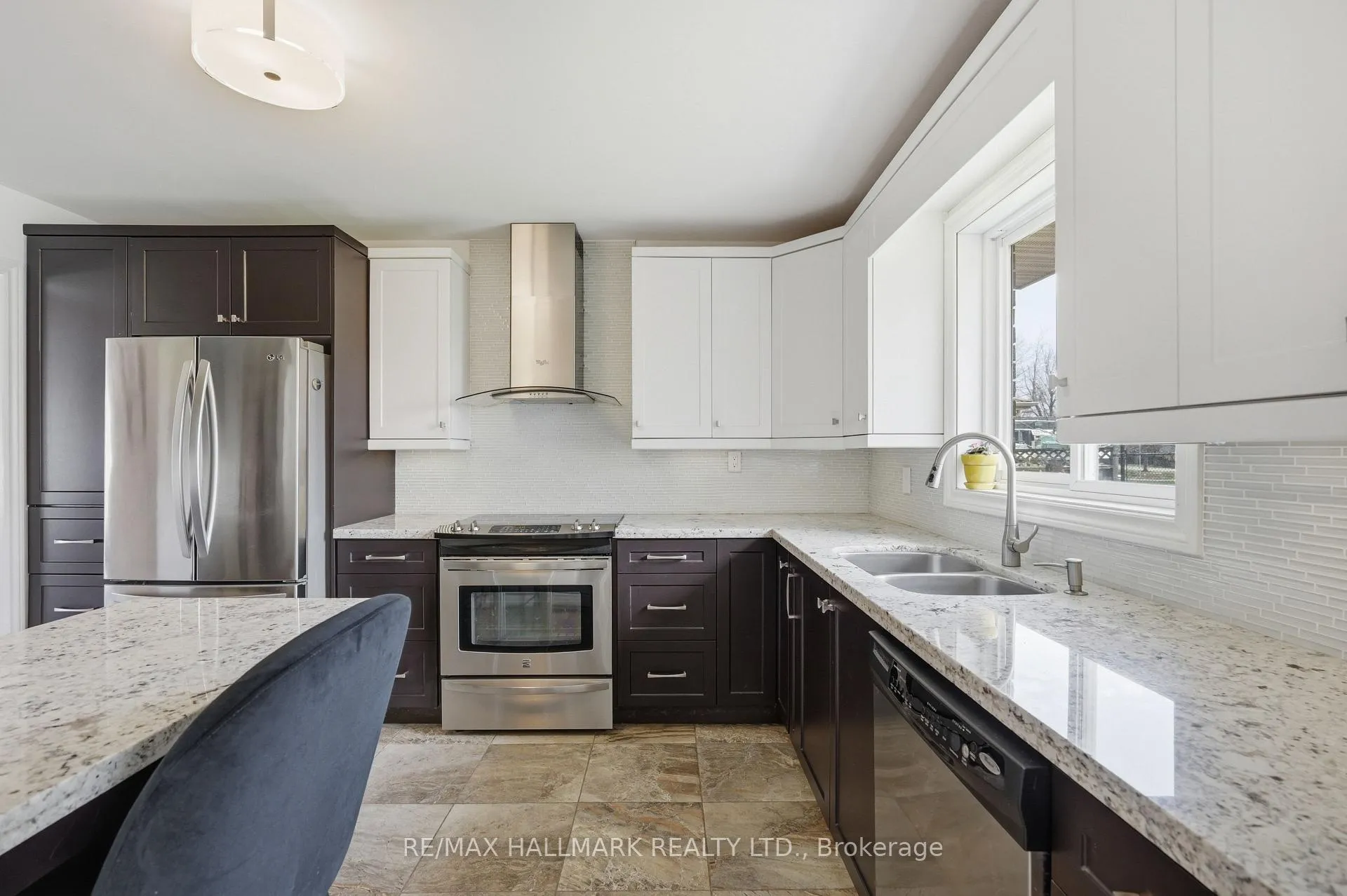 Photo 12 of 215 Parkside Crescent, Innisfil, Stroud — HOMEH