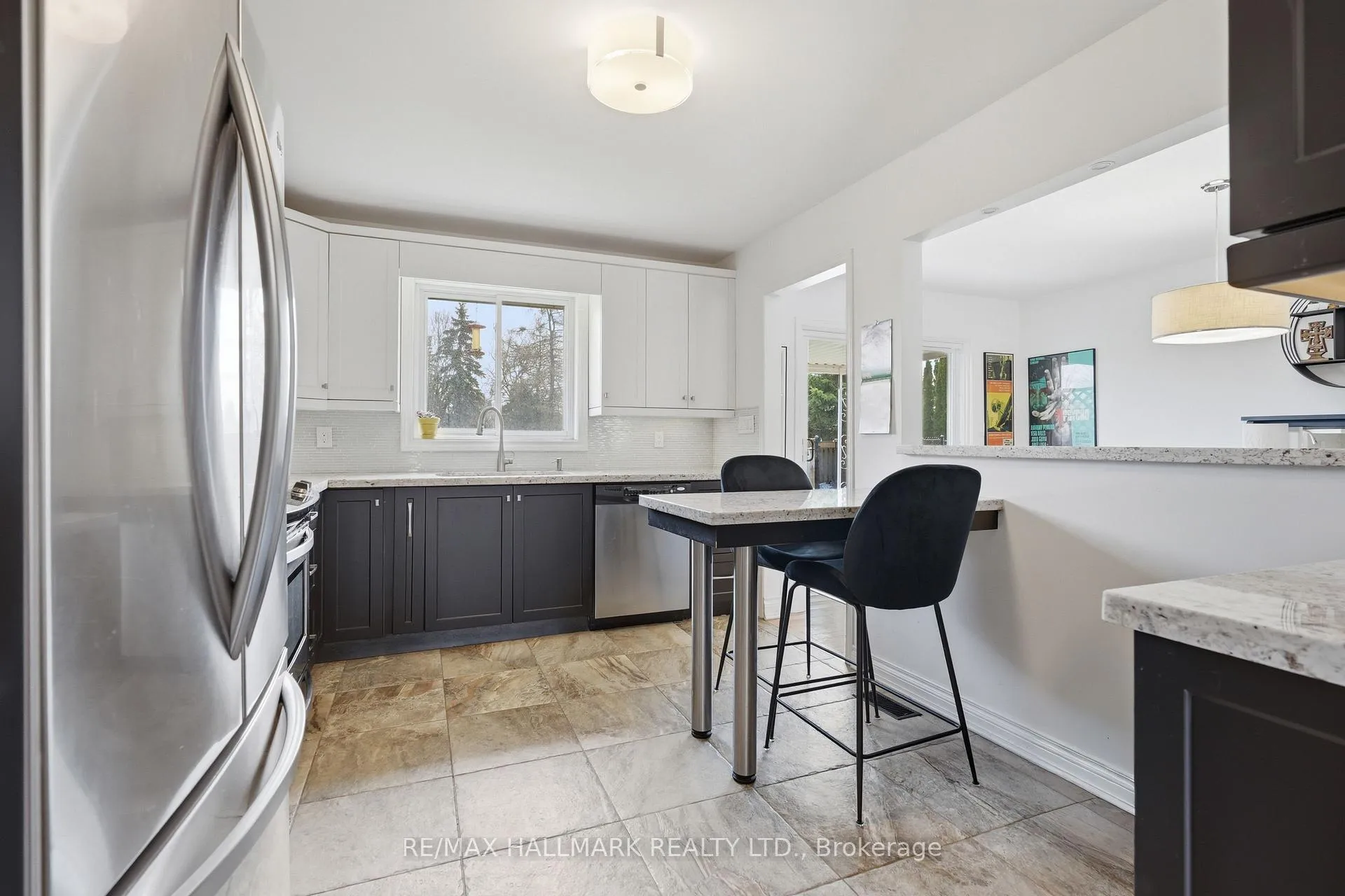 Photo 13 of 215 Parkside Crescent, Innisfil, Stroud — HOMEH