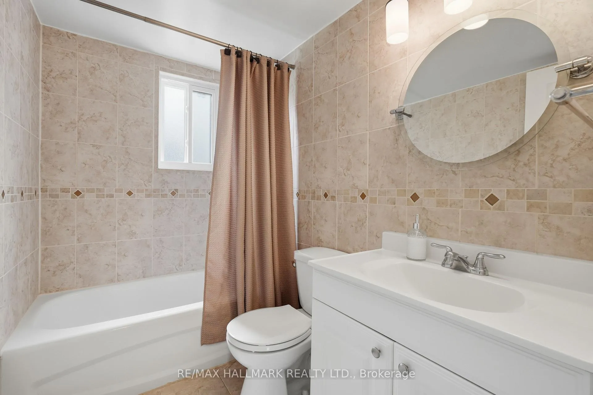 Photo 25 of 215 Parkside Crescent, Innisfil, Stroud — HOMEH