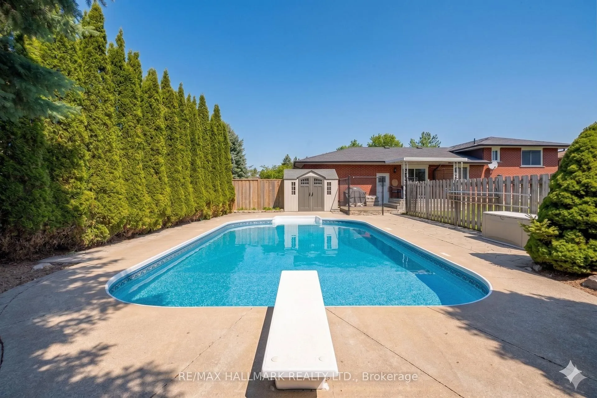 Photo 32 of 215 Parkside Crescent, Innisfil, Stroud — HOMEH