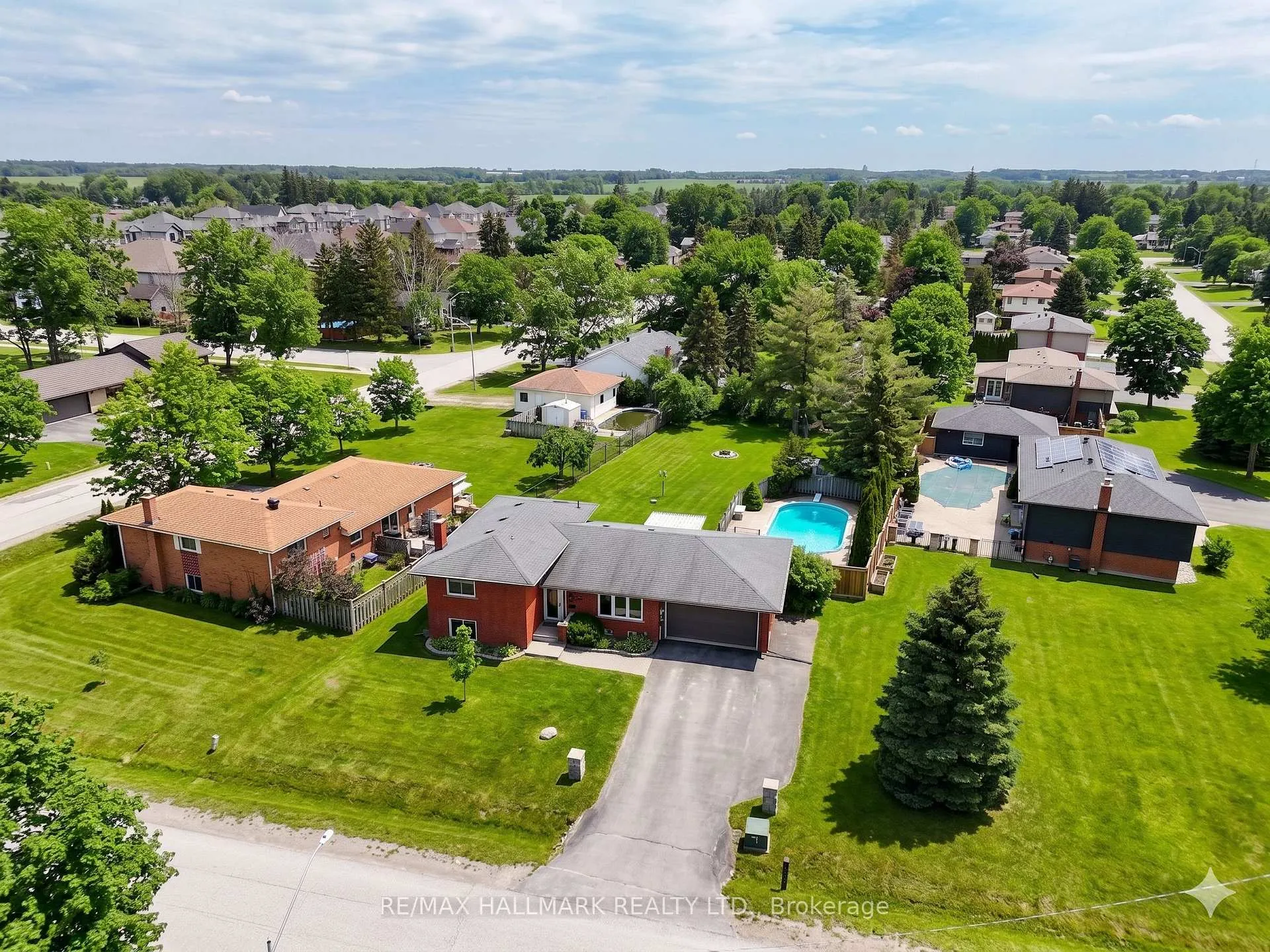Photo 34 of 215 Parkside Crescent, Innisfil, Stroud — HOMEH