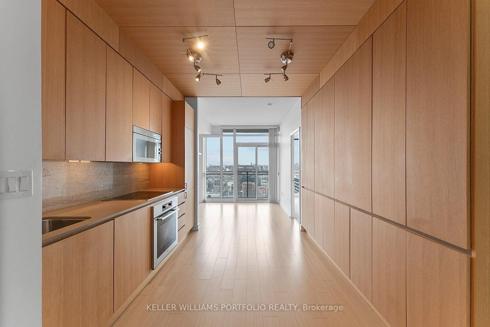 Photo 2 of Unit 3916, 15 Iceboat Terrace, Toronto, Waterfront Communities — HOMEH