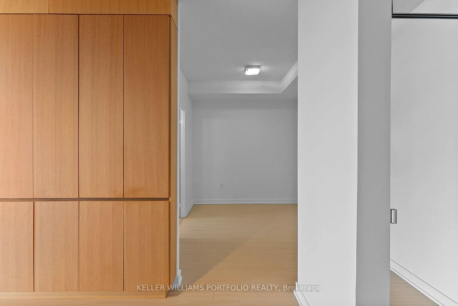 Photo 5 of Unit 3916, 15 Iceboat Terrace, Toronto, Waterfront Communities — HOMEH