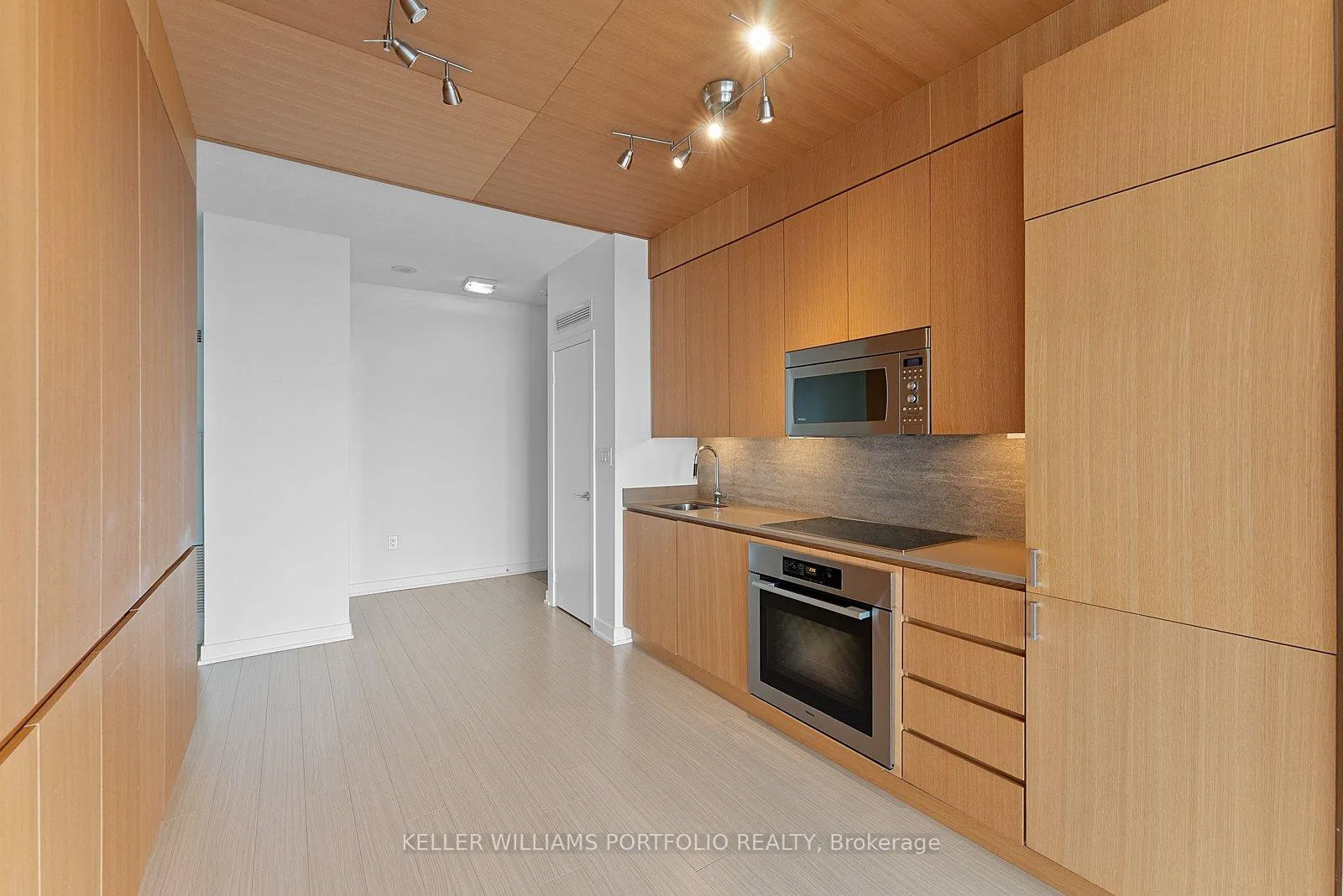Photo 9 of Unit 3916, 15 Iceboat Terrace, Toronto, Waterfront Communities — HOMEH