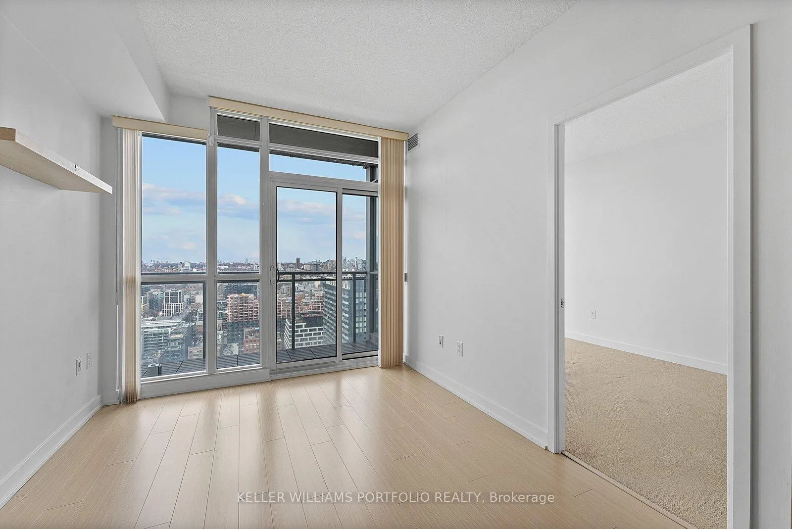 Photo 11 of Unit 3916, 15 Iceboat Terrace, Toronto, Waterfront Communities — HOMEH