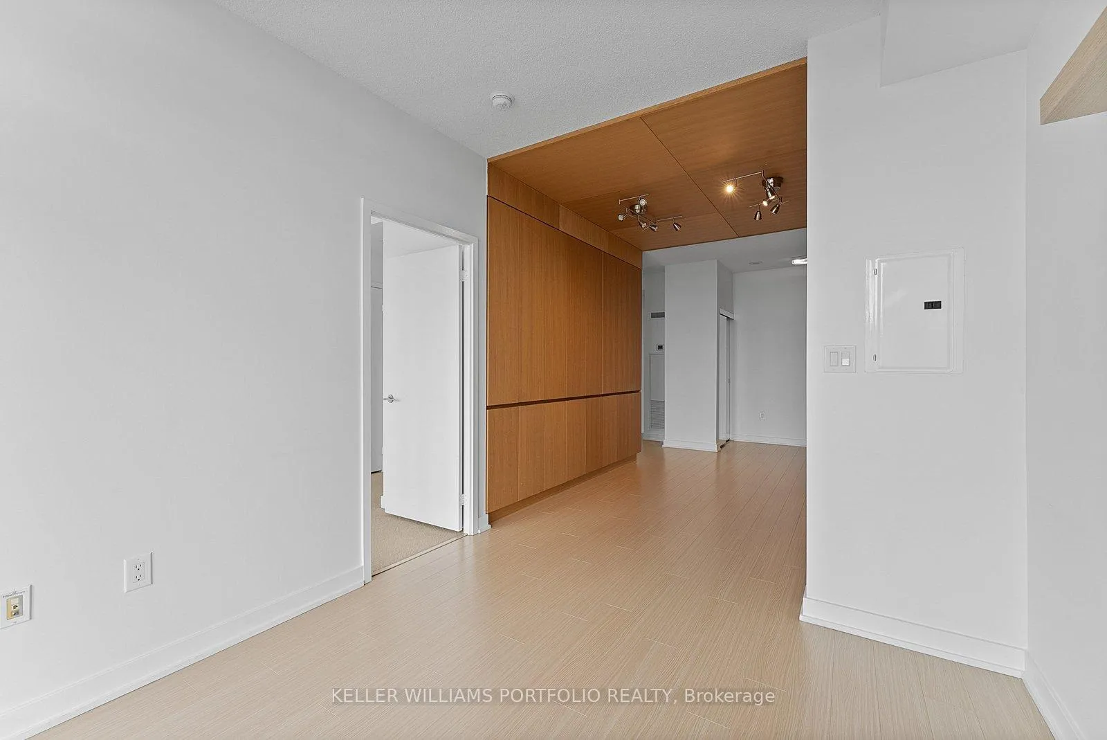 Photo 12 of Unit 3916, 15 Iceboat Terrace, Toronto, Waterfront Communities — HOMEH