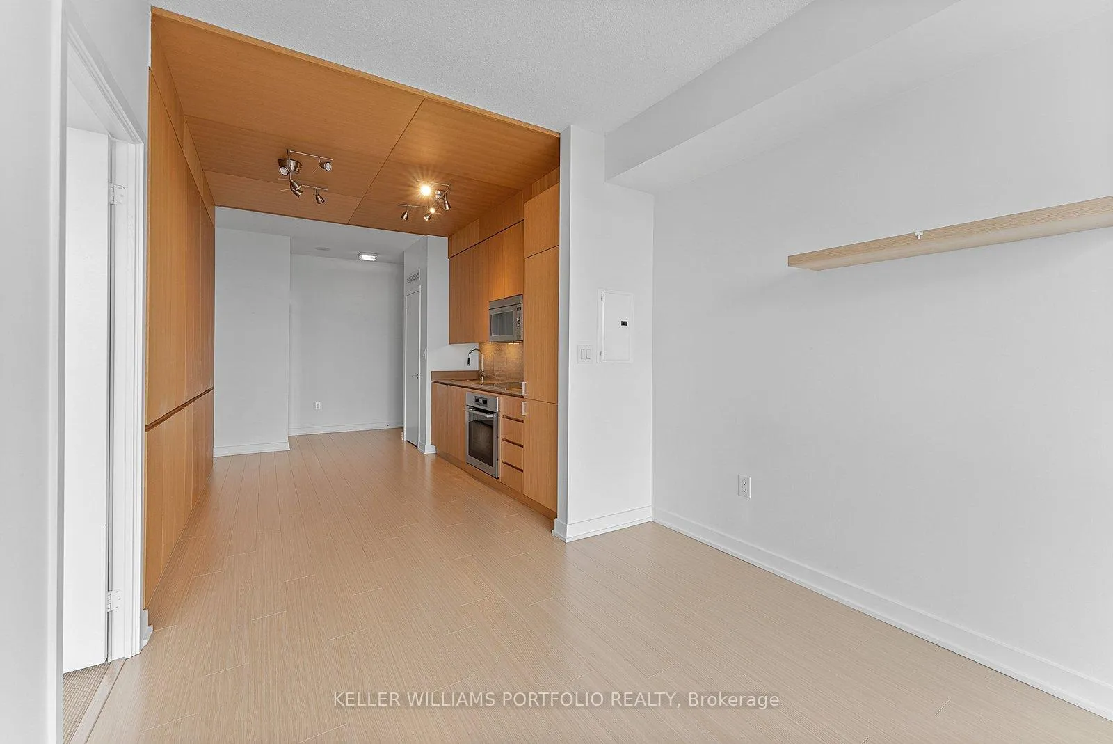 Photo 14 of Unit 3916, 15 Iceboat Terrace, Toronto, Waterfront Communities — HOMEH