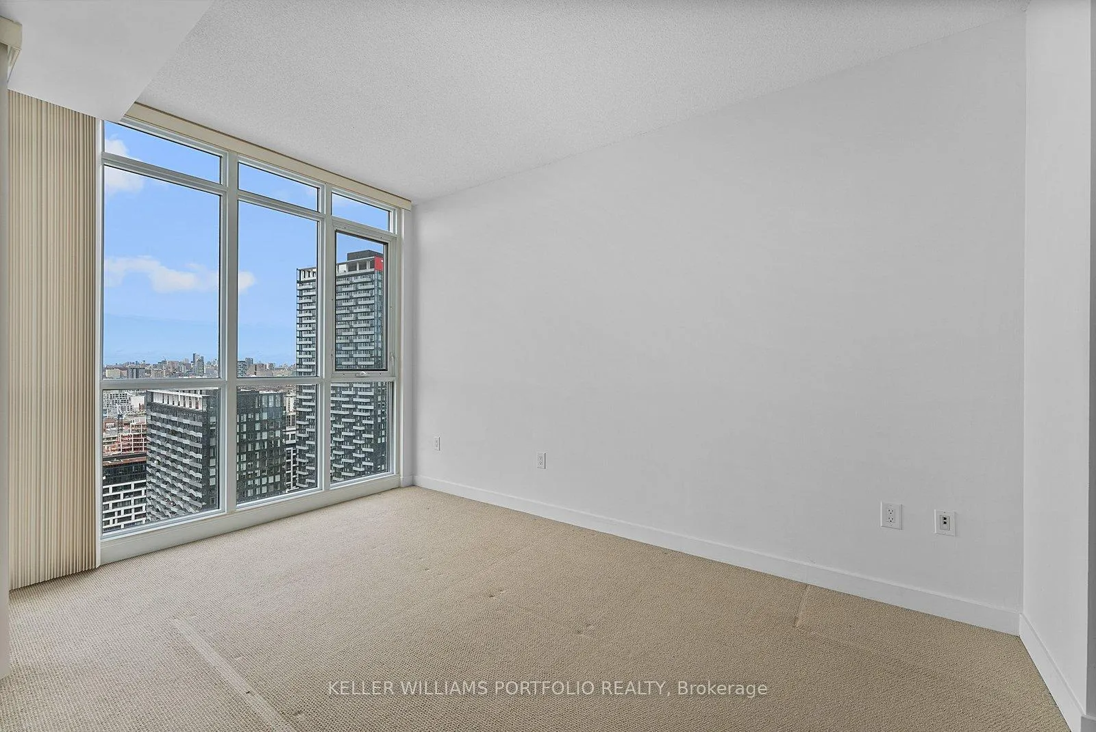 Photo 15 of Unit 3916, 15 Iceboat Terrace, Toronto, Waterfront Communities — HOMEH