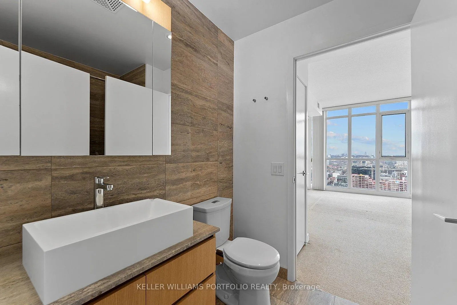 Photo 21 of Unit 3916, 15 Iceboat Terrace, Toronto, Waterfront Communities — HOMEH