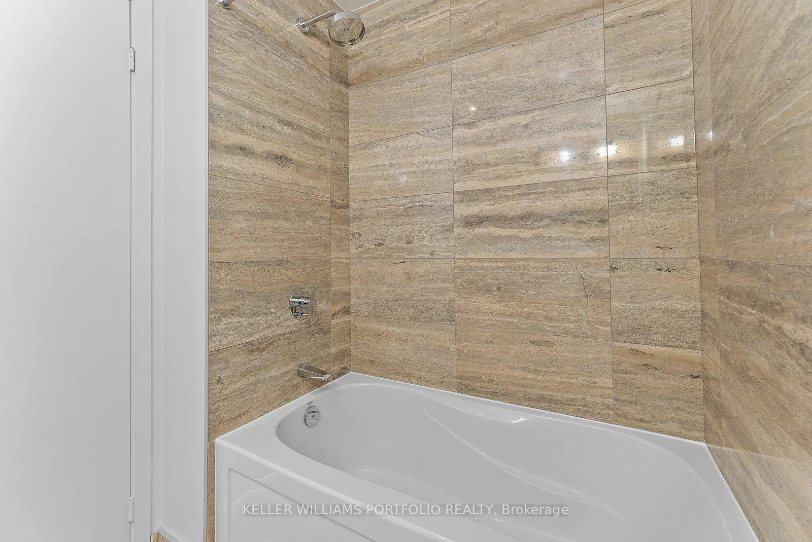 Photo 22 of Unit 3916, 15 Iceboat Terrace, Toronto, Waterfront Communities — HOMEH