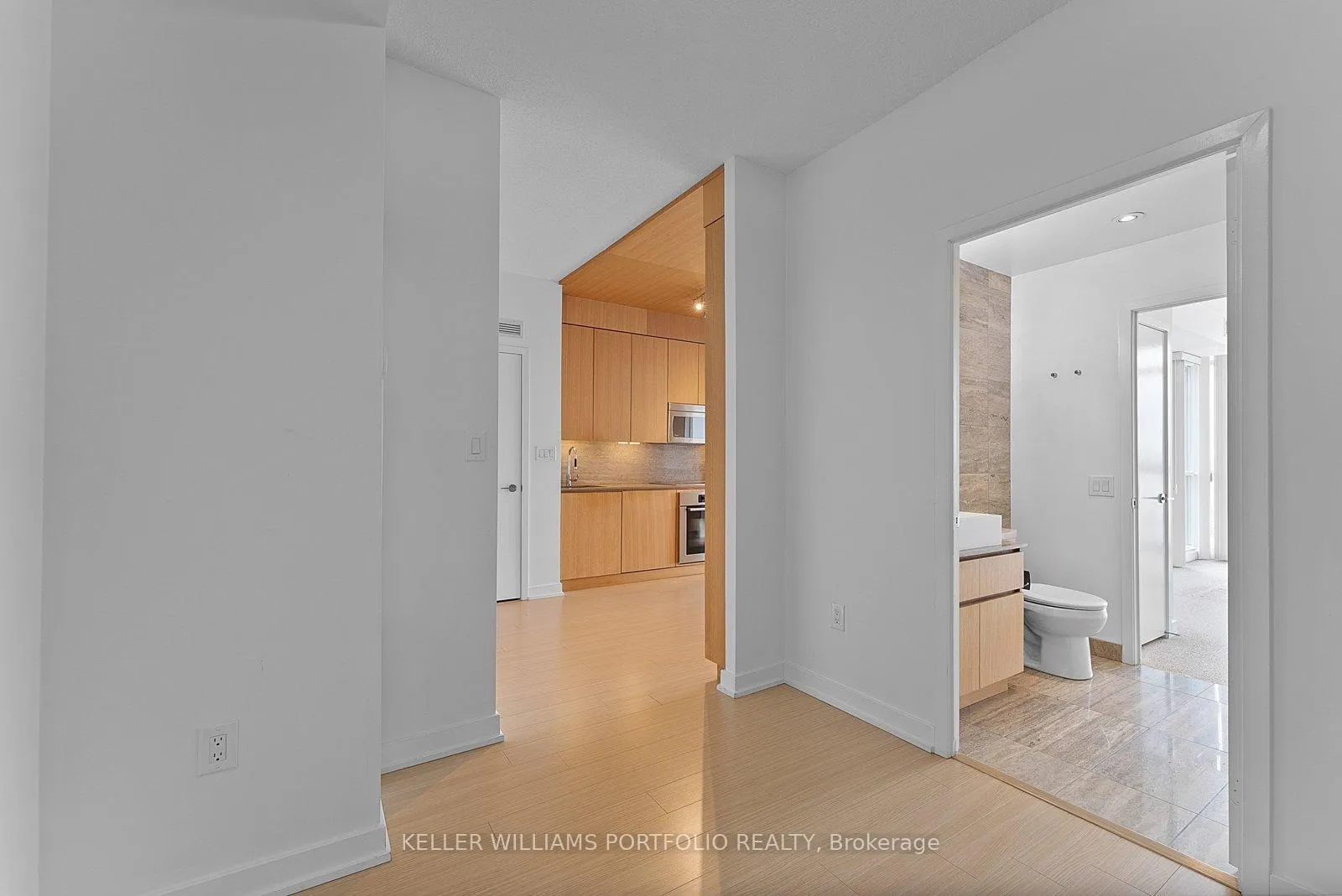 Photo 24 of Unit 3916, 15 Iceboat Terrace, Toronto, Waterfront Communities — HOMEH