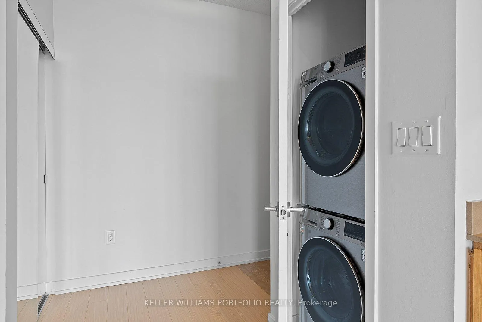 Photo 25 of Unit 3916, 15 Iceboat Terrace, Toronto, Waterfront Communities — HOMEH
