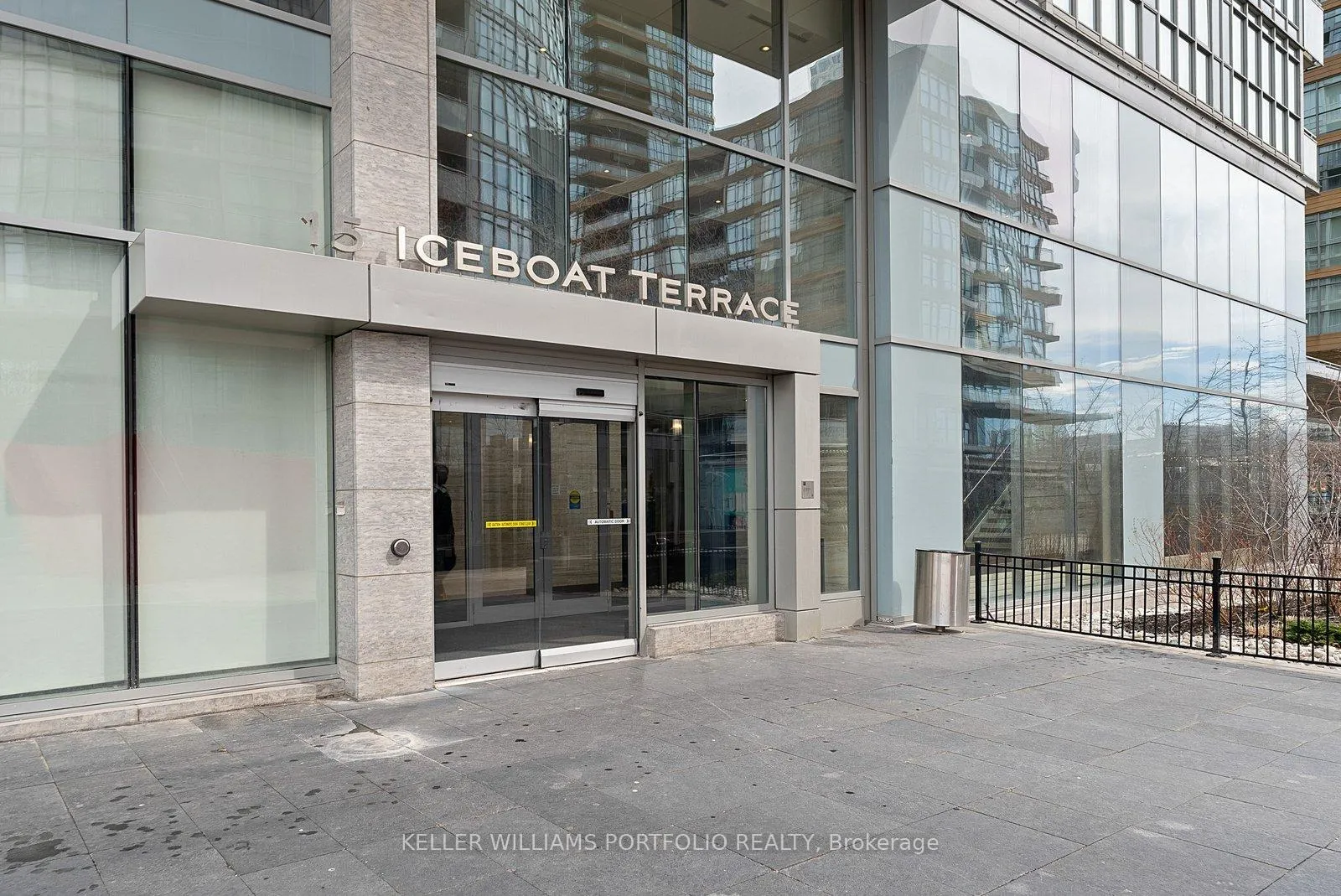 Photo 33 of Unit 3916, 15 Iceboat Terrace, Toronto, Waterfront Communities — HOMEH
