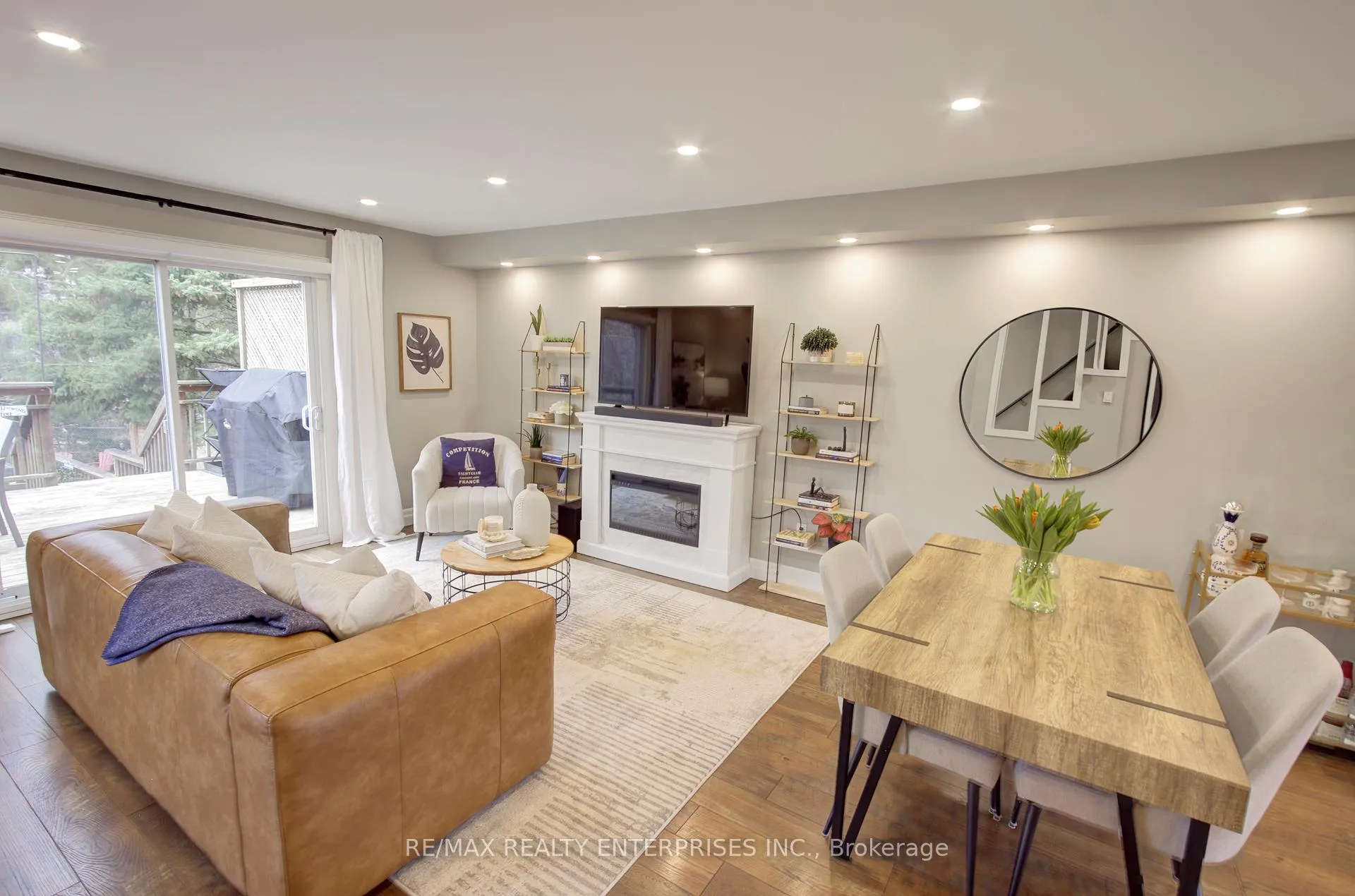 Photo 5 of 7 Normandy Place, Oakville, Central — HOMEH