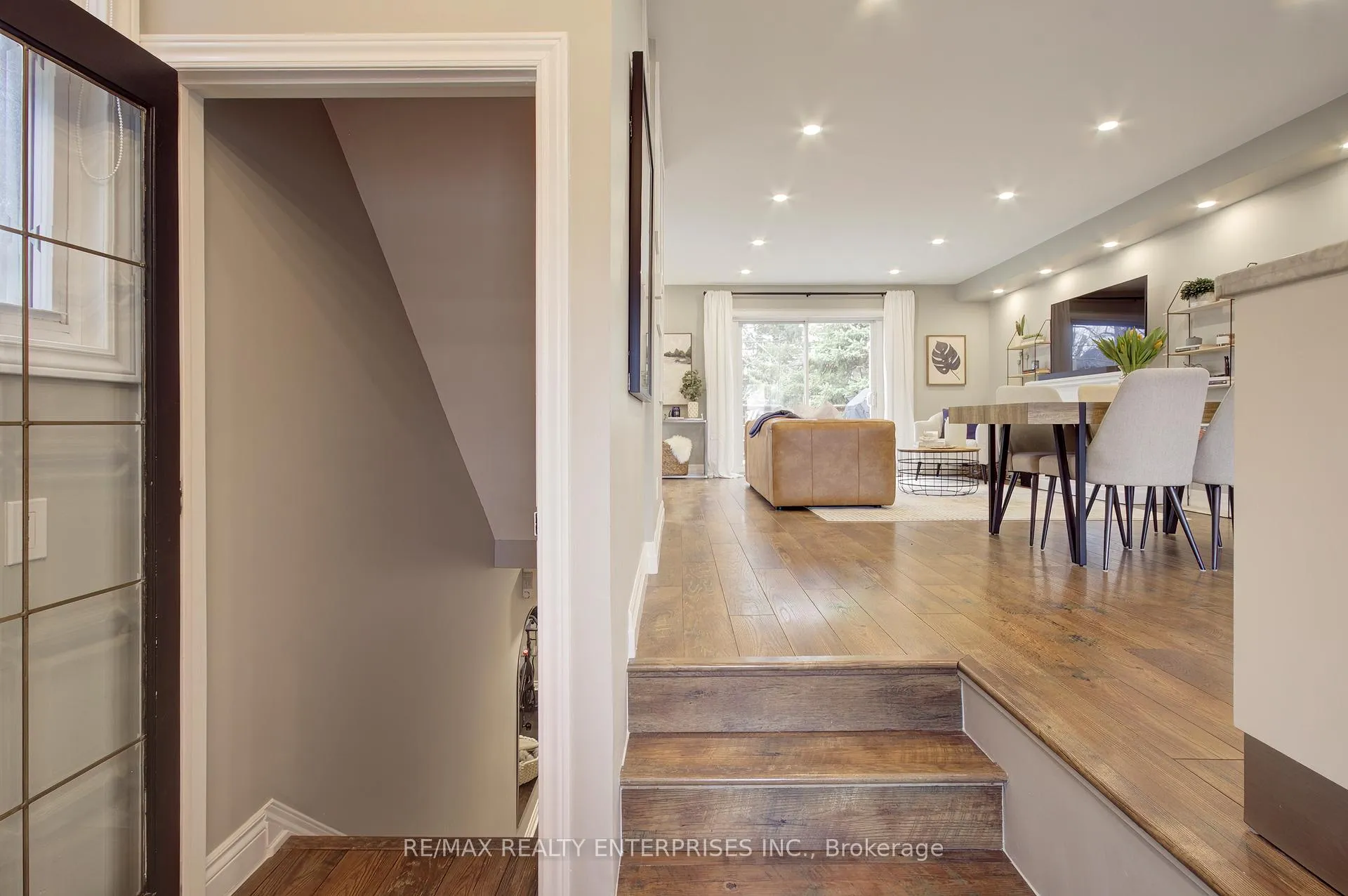 Photo 7 of 7 Normandy Place, Oakville, Central — HOMEH