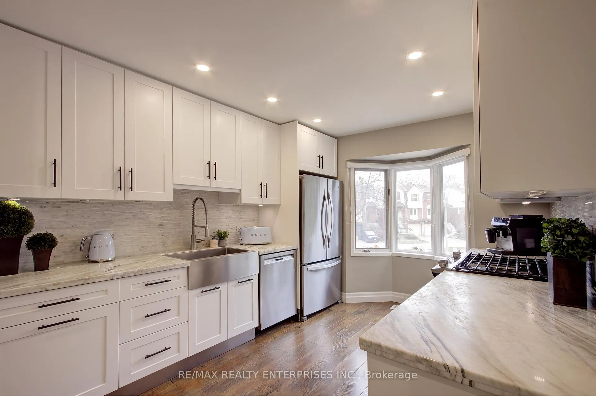 Photo 8 of 7 Normandy Place, Oakville, Central — HOMEH