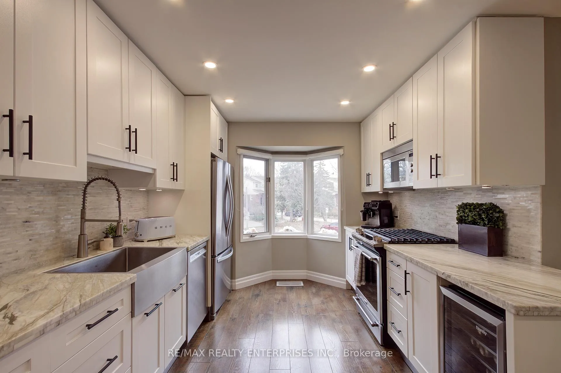 Photo 9 of 7 Normandy Place, Oakville, Central — HOMEH
